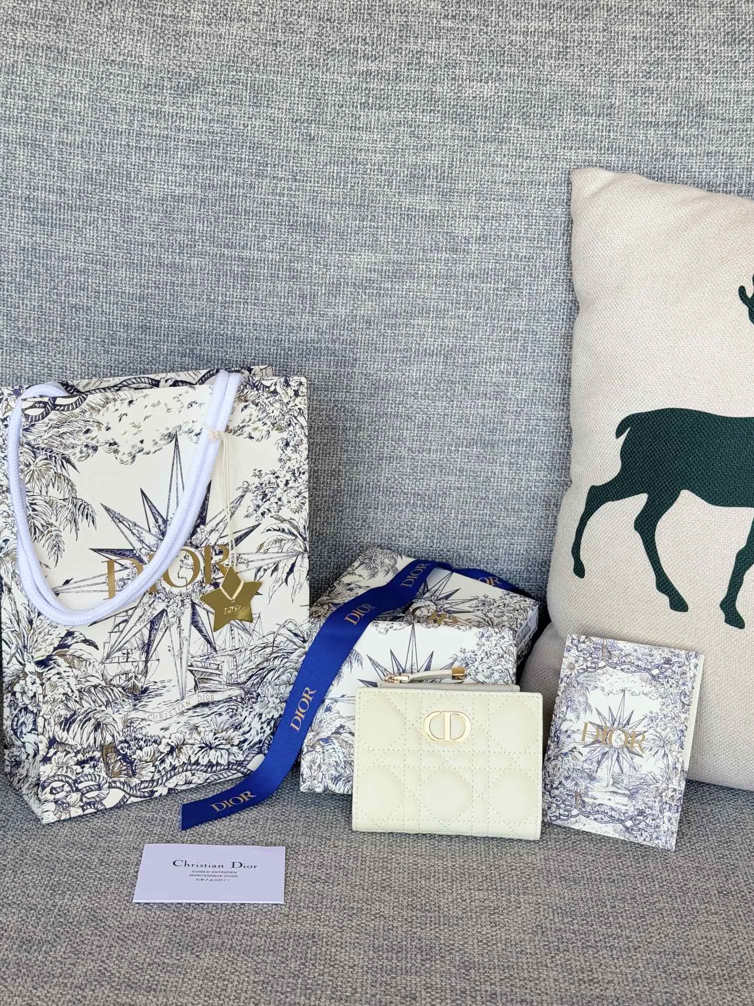 Dior  Caro Dahlia 지갑 S5173UBHZ 11.5x9x2cm