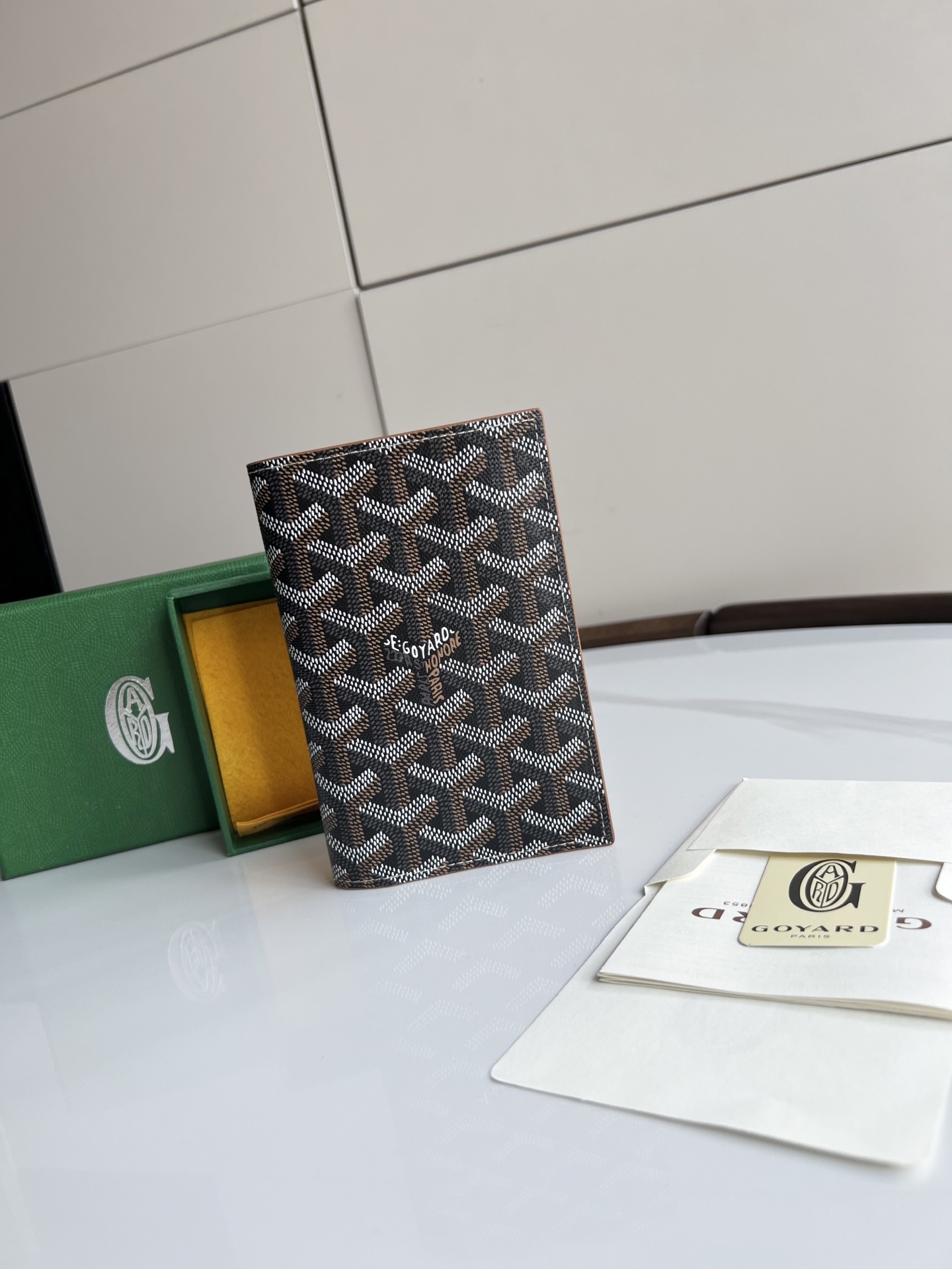 고야드 여권지갑  1.5 cm x 10 cm x14cm