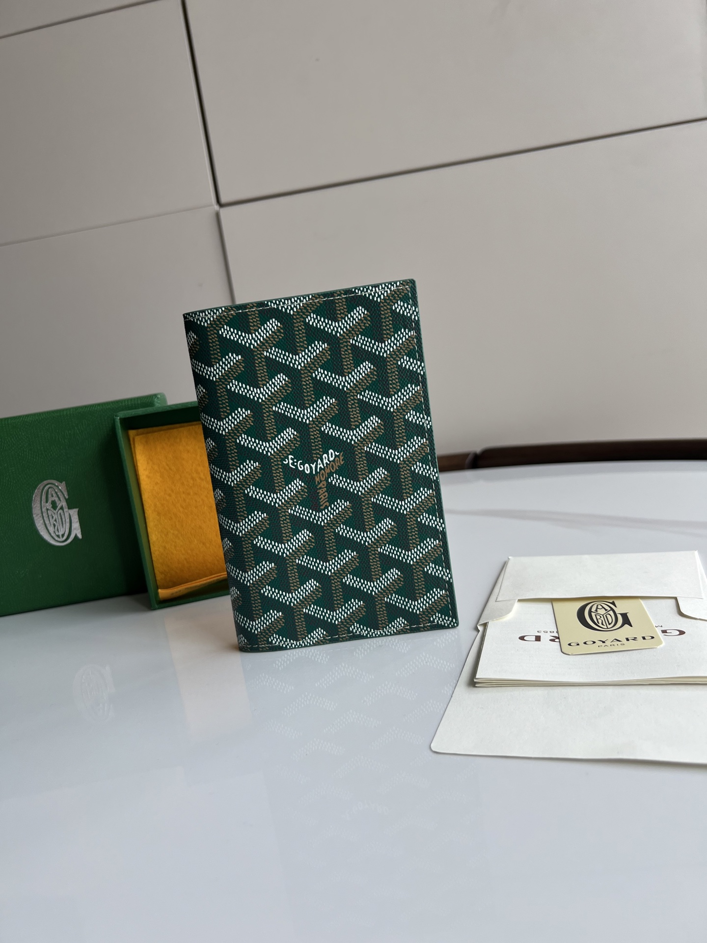 고야드 여권지갑  1.5 cm x 10 cm x14cm