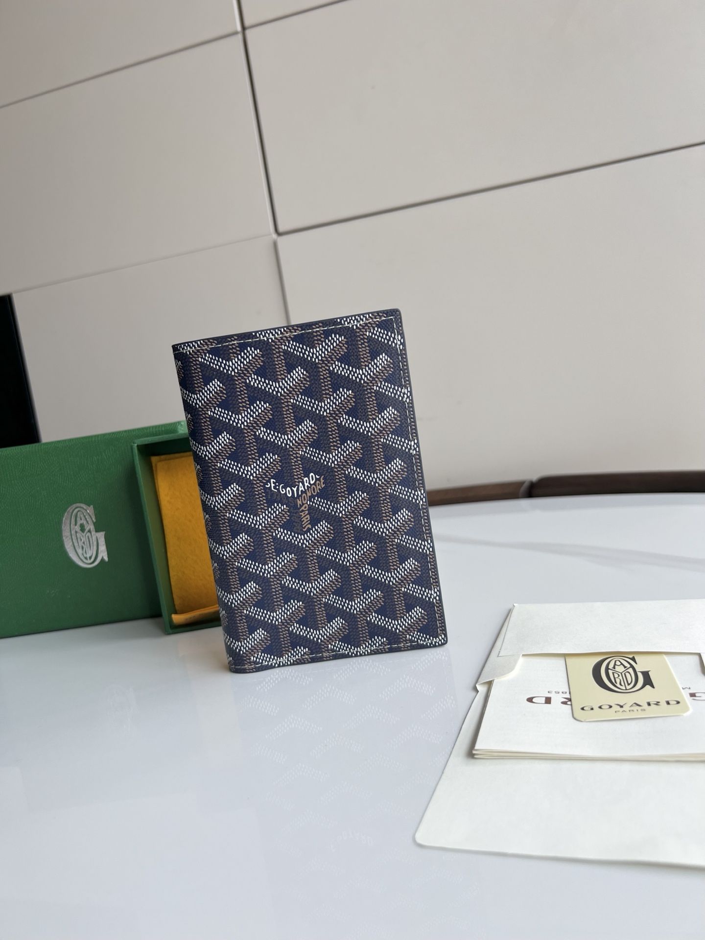 고야드 여권지갑  1.5 cm x 10 cm x14cm