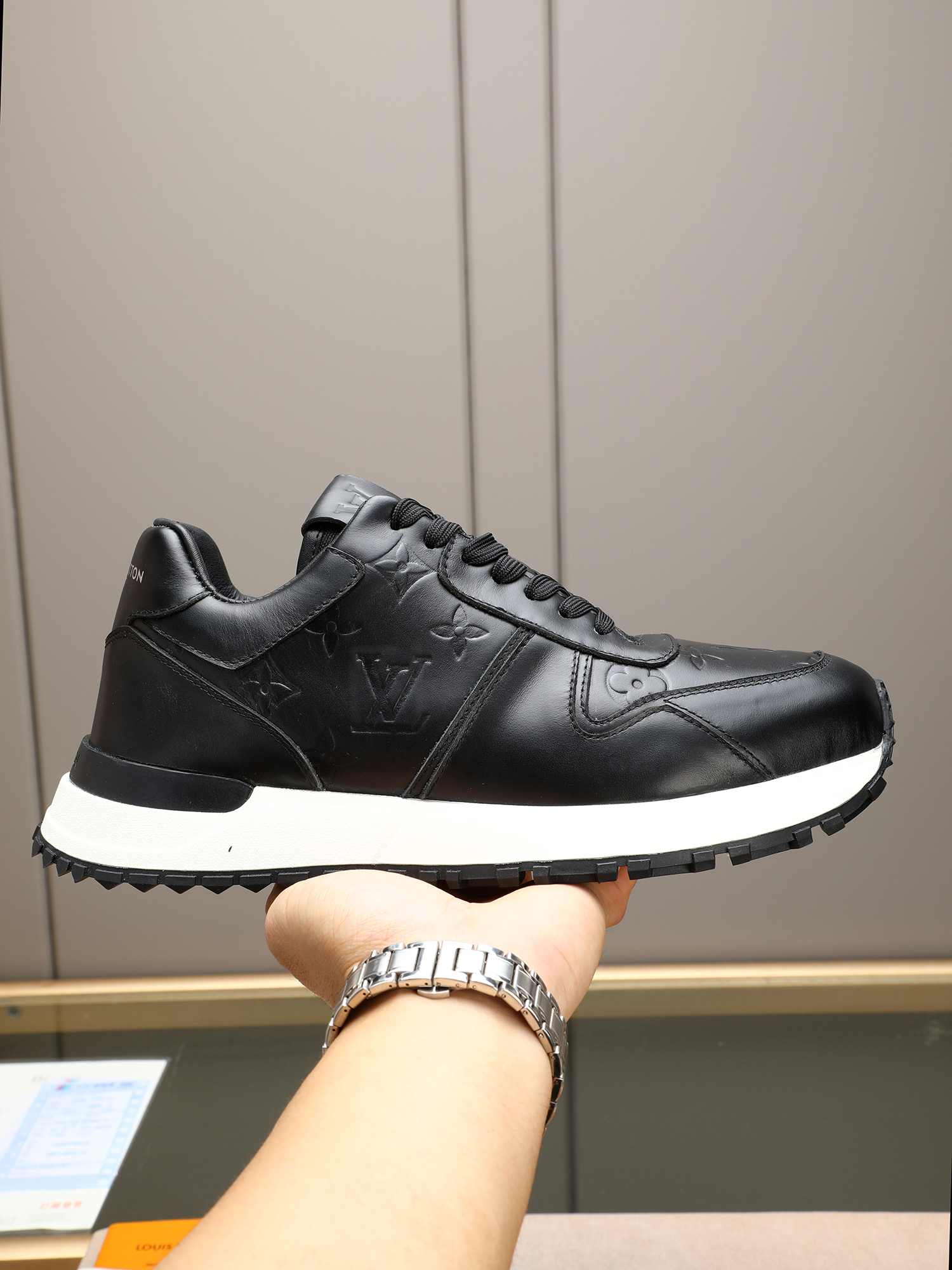 루이비통 Run Away maxi 스니커즈