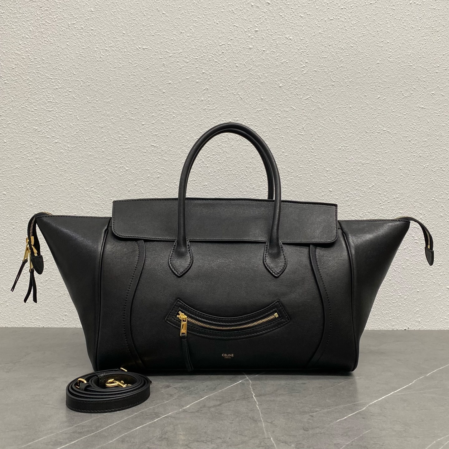 셀린느 미디엄 스마일링 뉴 러기지 미디엄 토트백 123693GW2.38NO 16 x 22 x 36 CM