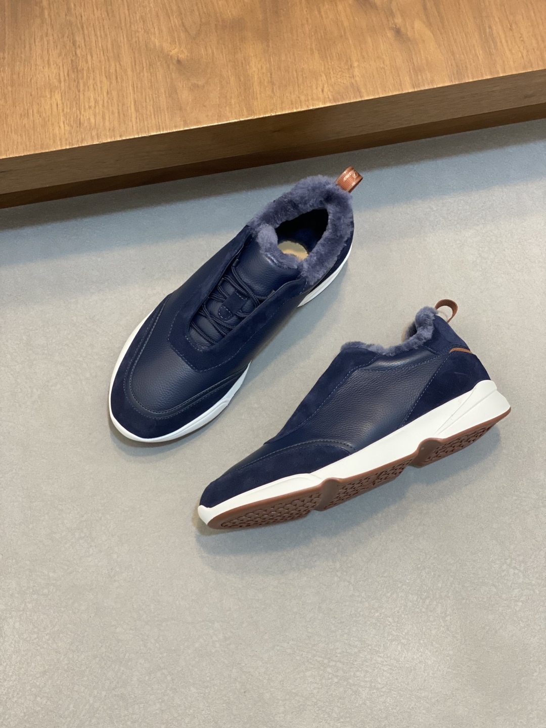 로로피아나 - 브라운 스웨이드 텍스타일 스니커즈