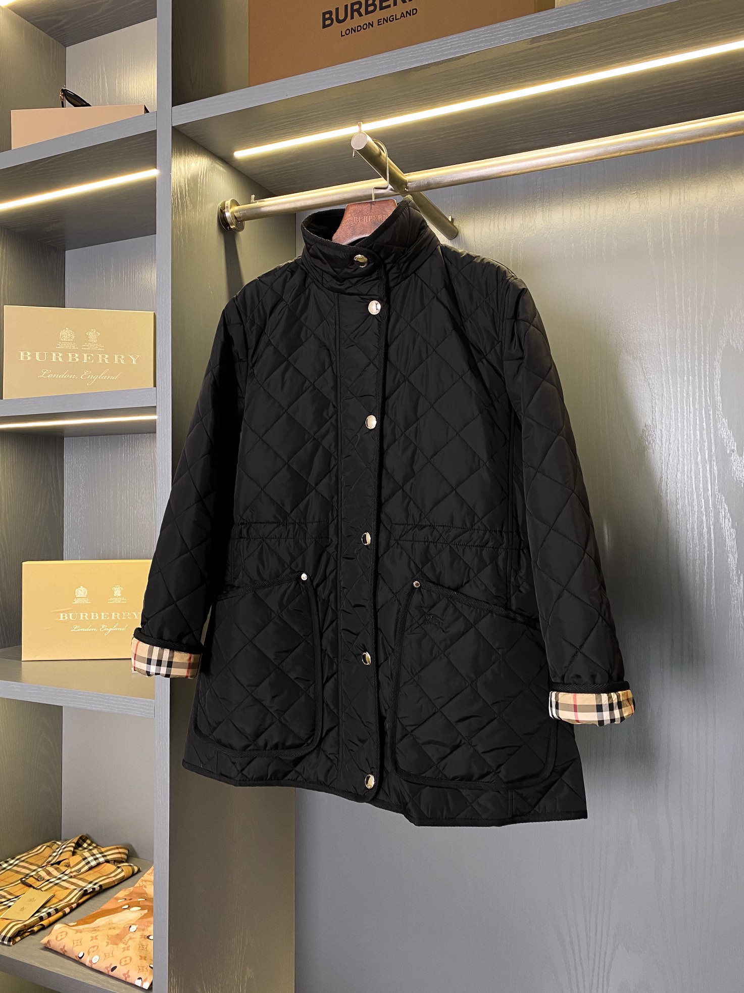 버버리다이아 퀼팅 나일론 후드 자켓 8070968