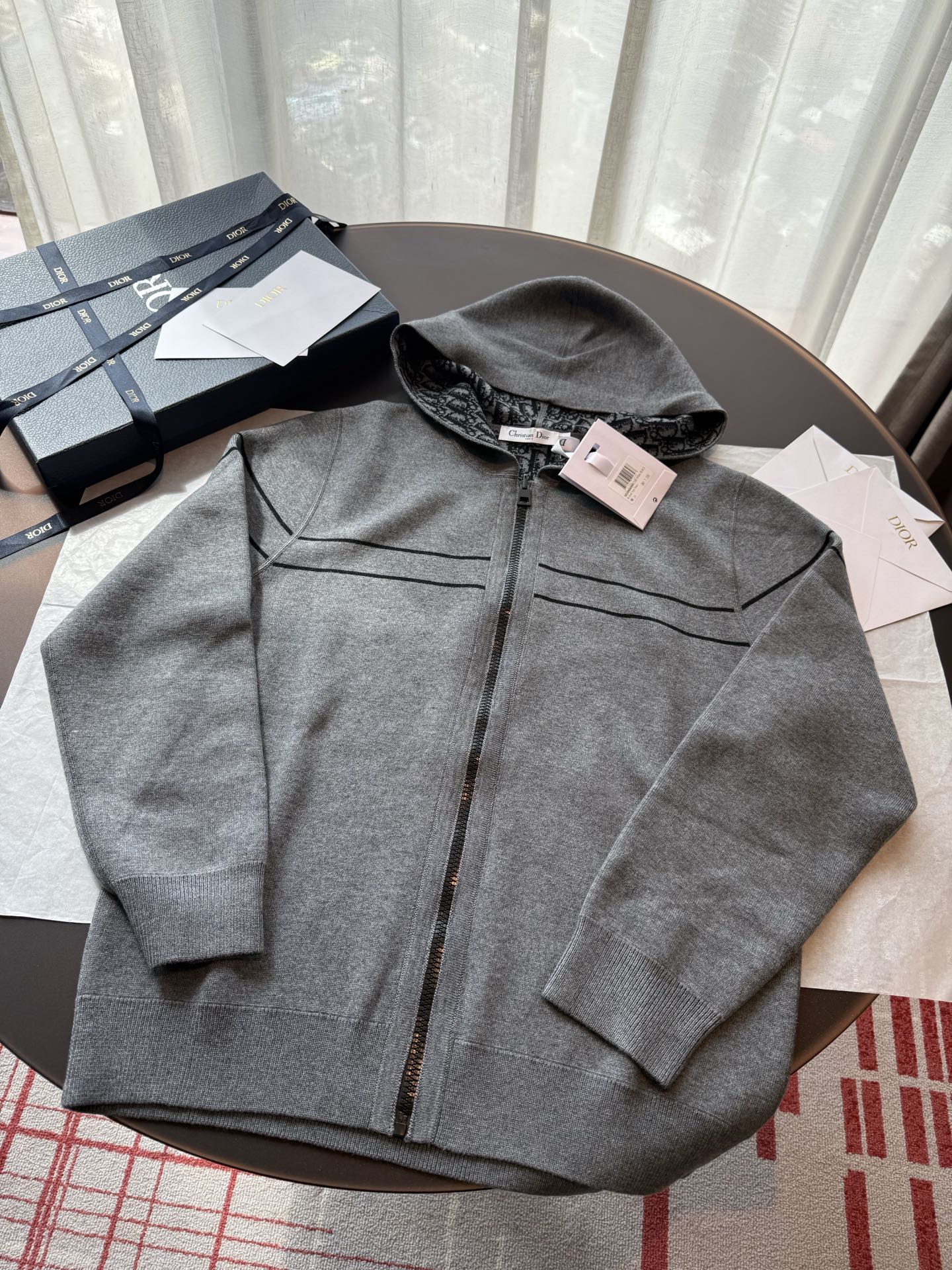 디올 리버서블 지퍼 후드 울 가디건 054G12AM055