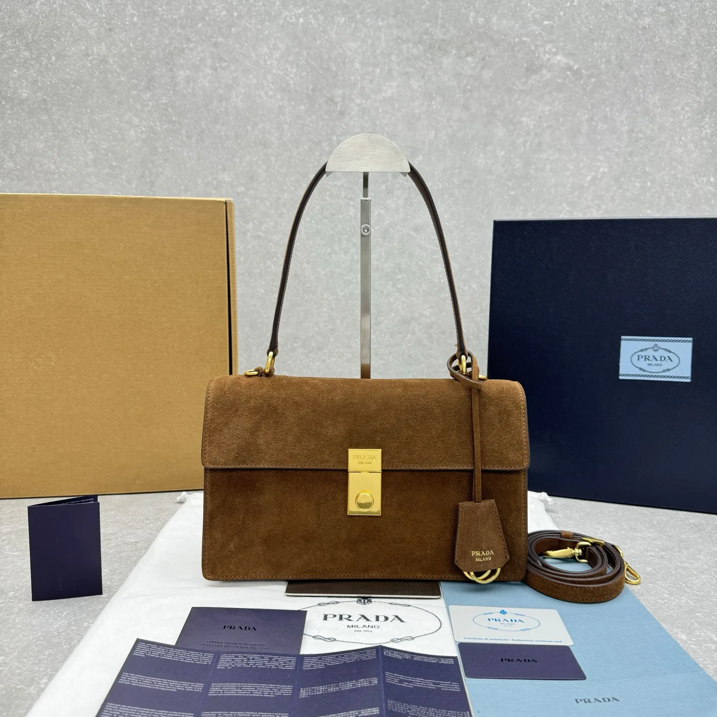 Prada  소프트 사운드 숄더 백  28×9×17cm