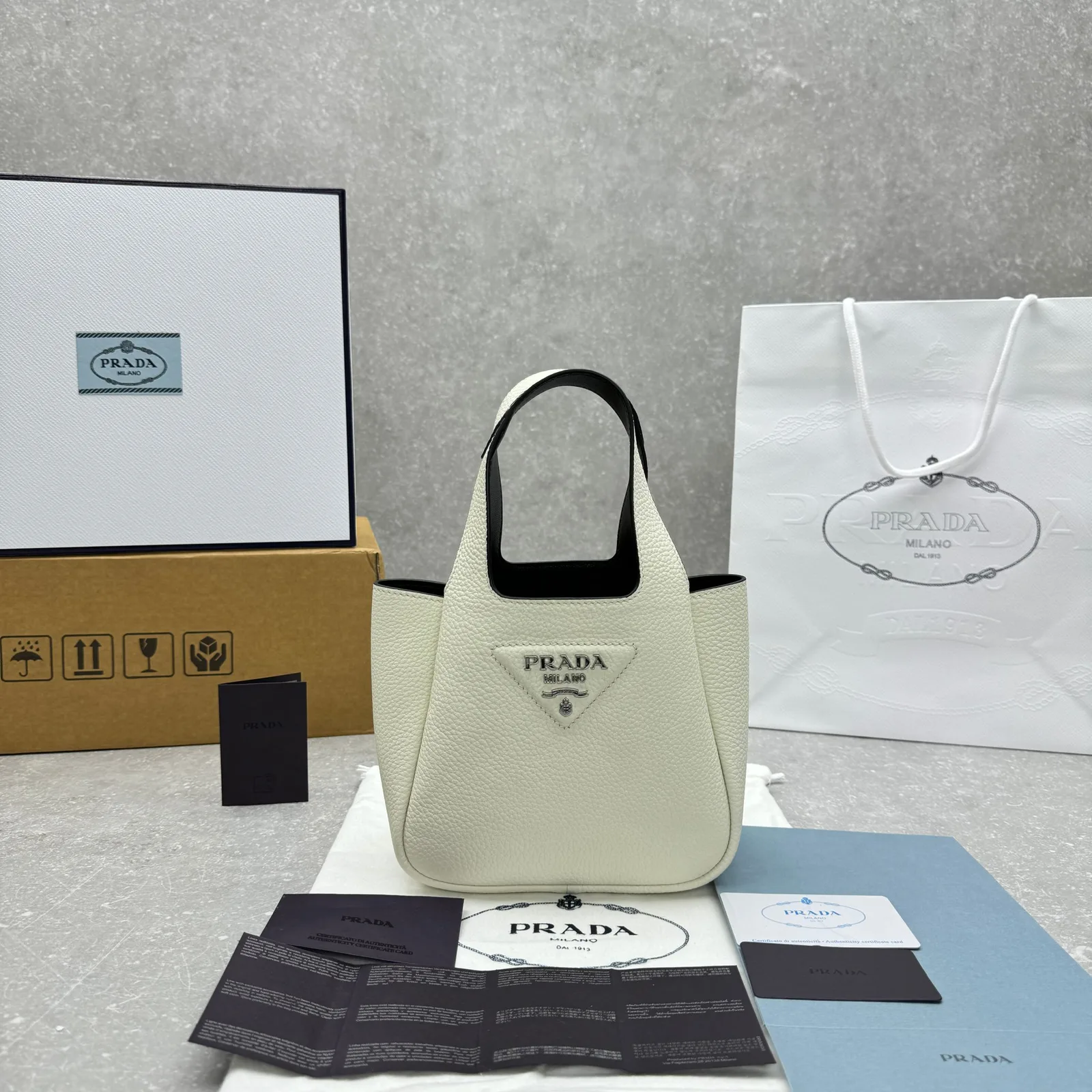 프라다 레더 미니 백 1BA349 19cmx18cmX10cm