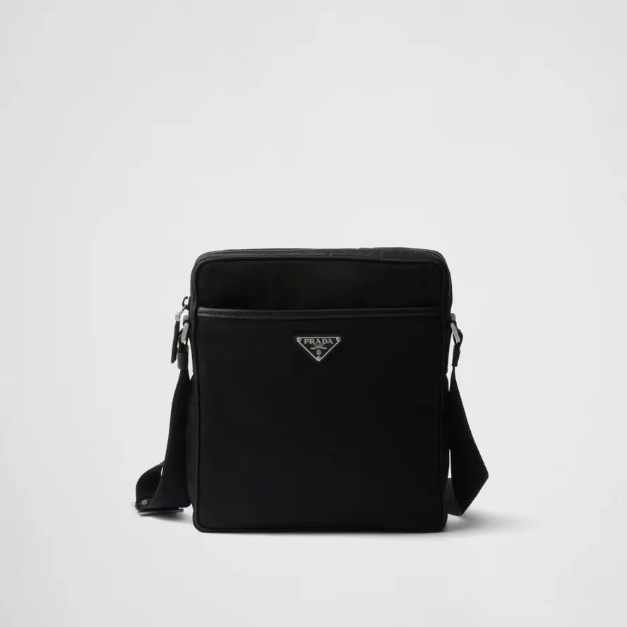 Prada 로고 플라크 지퍼 숄더백 2VH002 24x27cmx5.5cm