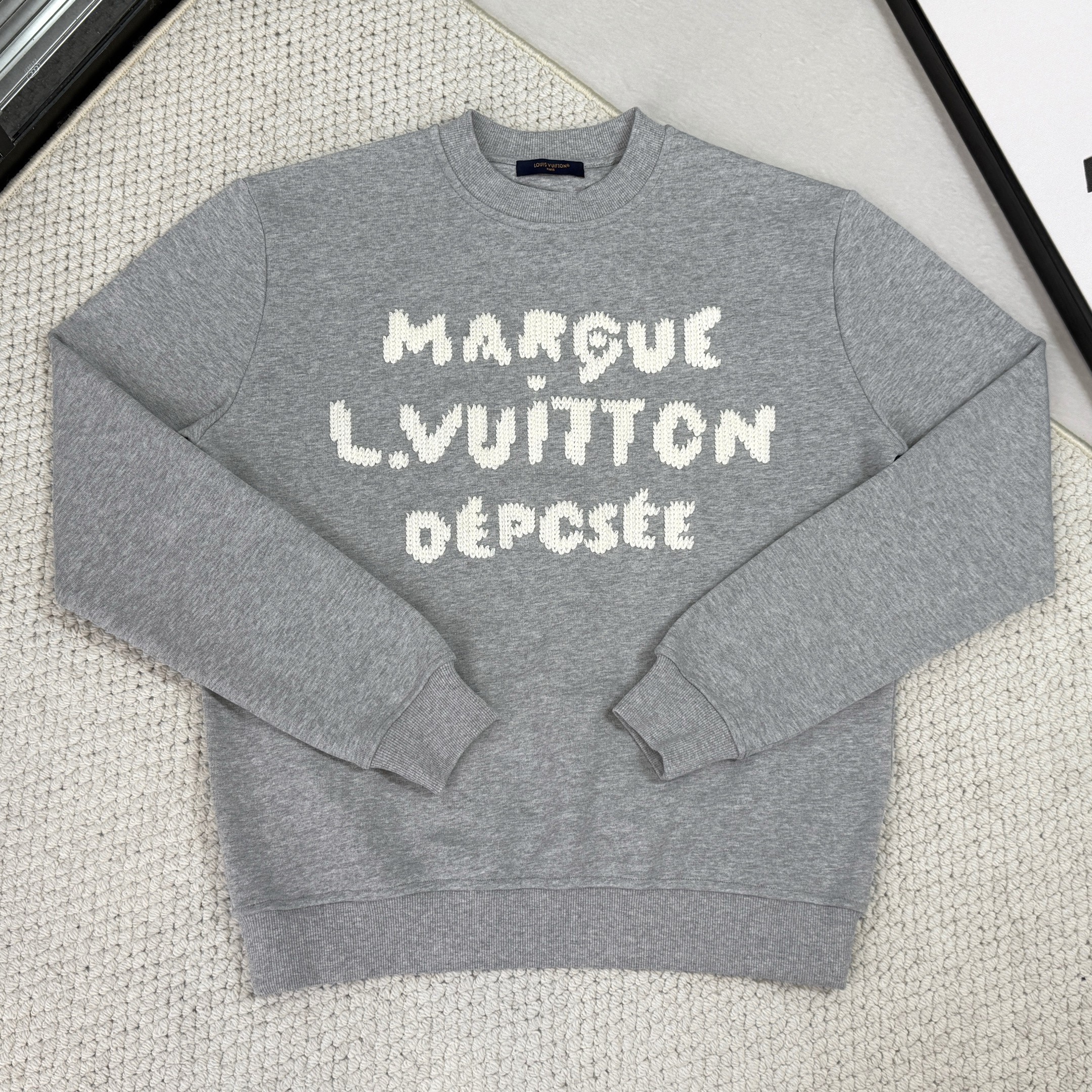 1AIKCO 엠브로이더드 시그니처 스웨트셔츠