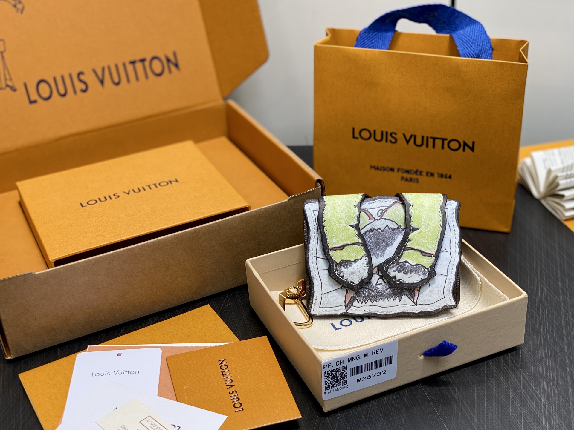 루이비통 파우켓 퍼스 M25732