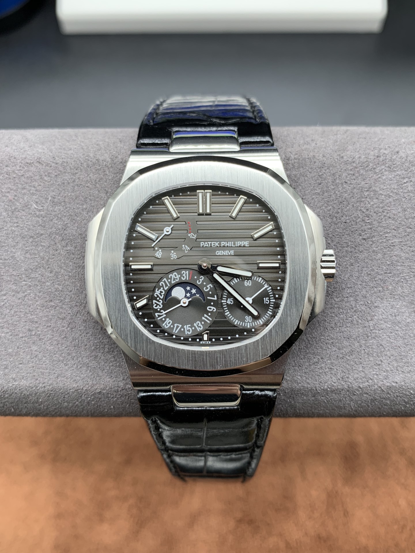 ZF l cal:240 무브먼트 l 40mm l 파텍 필립 노틸러스 5712