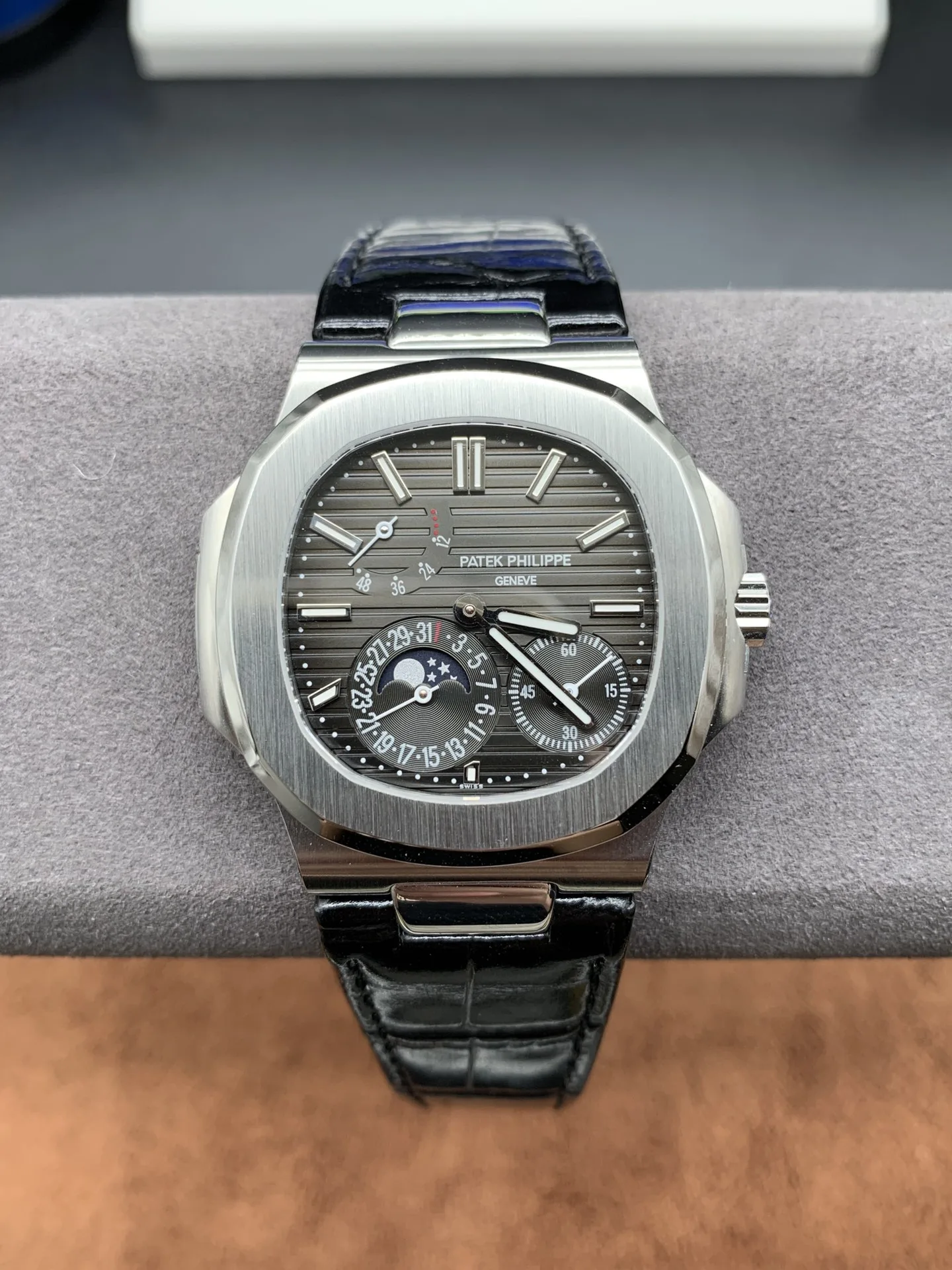 ZF l cal:240 무브먼트 l 40mm l 파텍 필립 노틸러스 5712