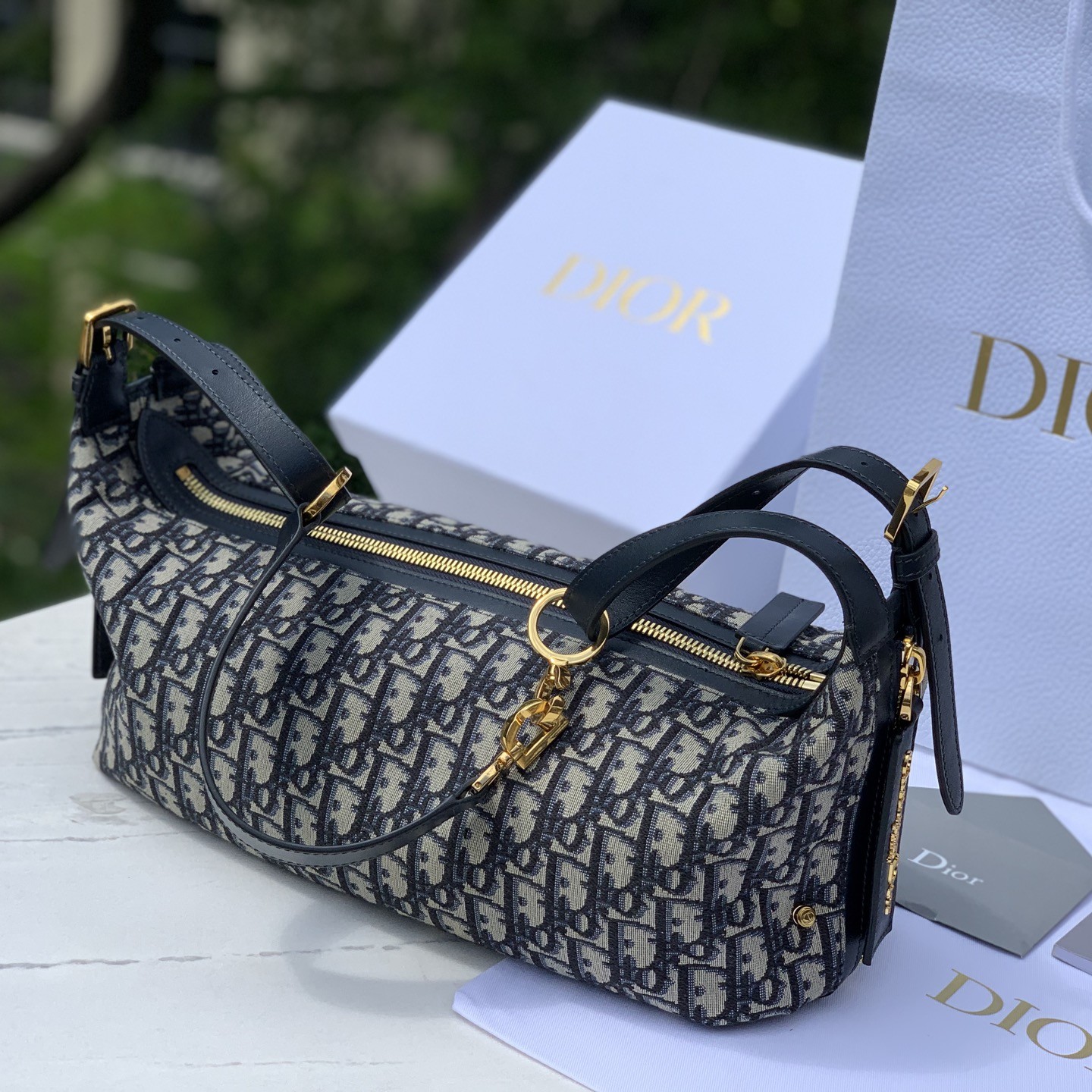 Dio* 중형사이즈- Journey 시리즈 블루 자카드 호보백  33×16×15cm