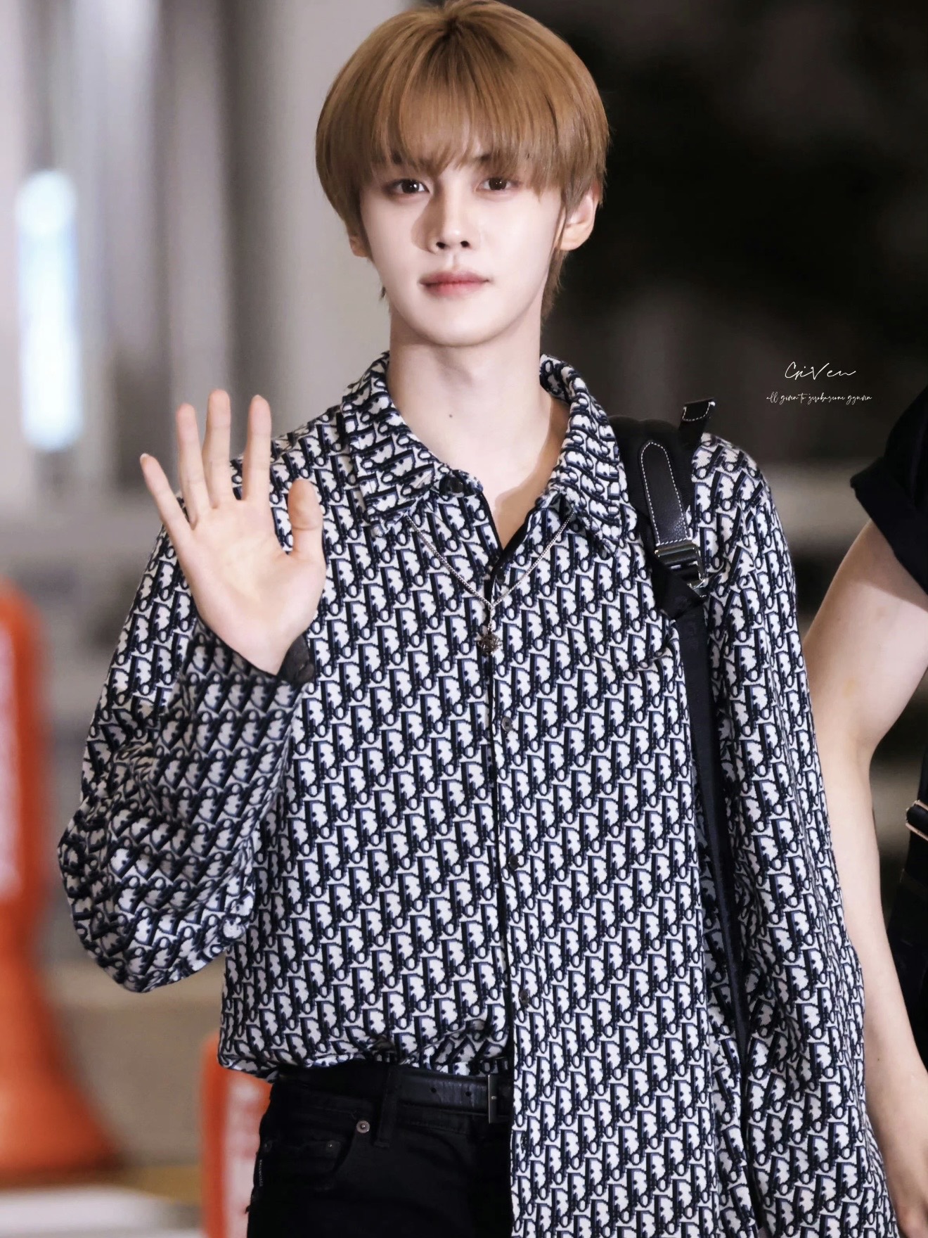 디* 신상 니트 셔츠