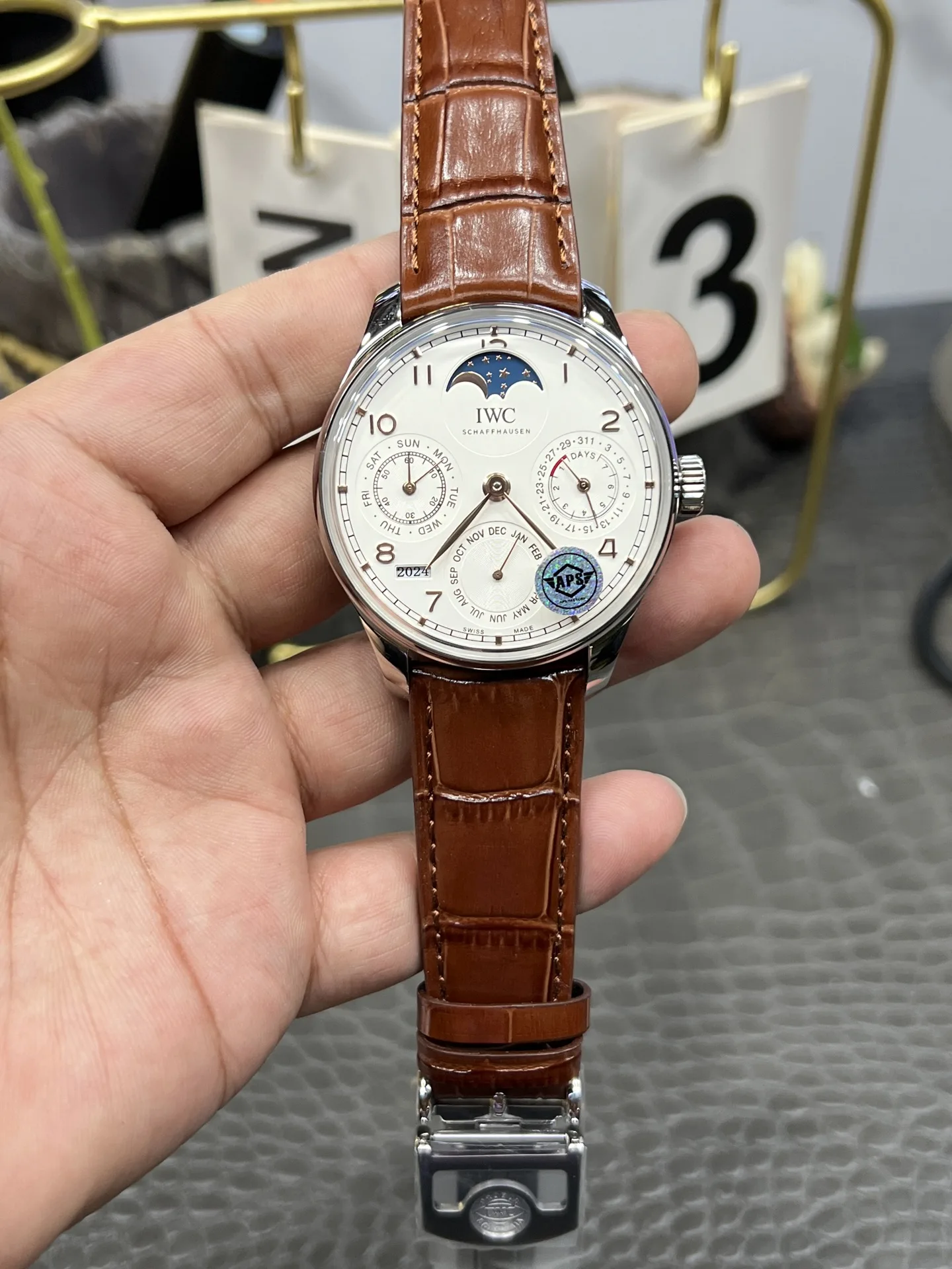 APS  l 52610 무브먼트 l 44.2 mm l 포르투기저 퍼페추얼 캘린더 IW503312