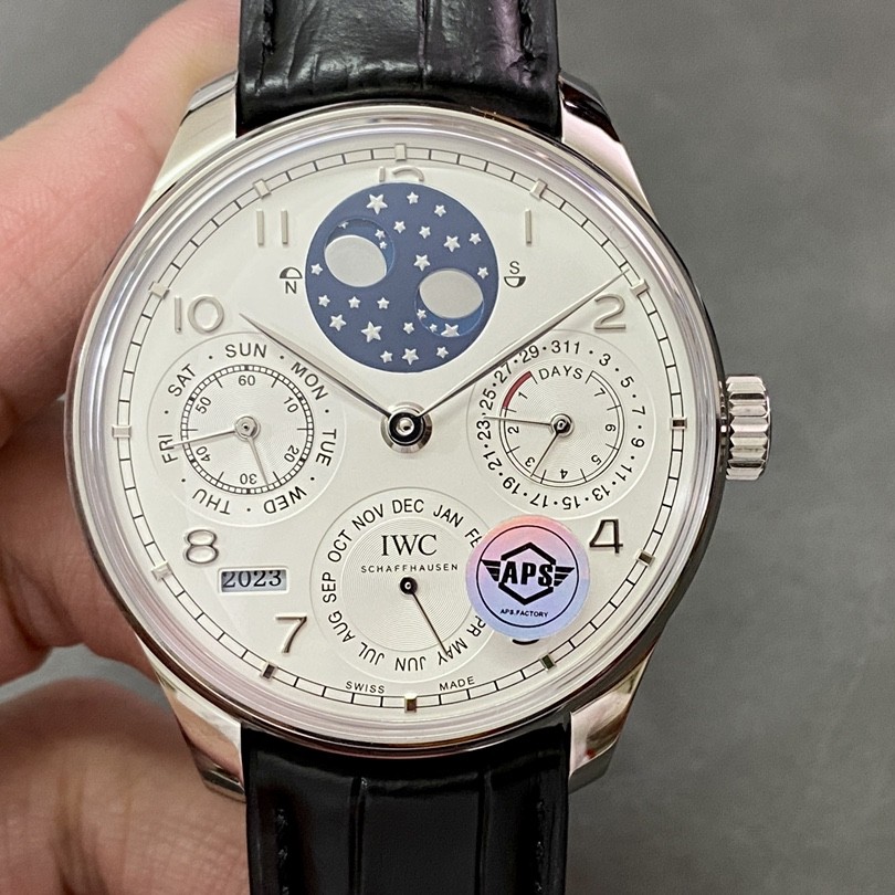 APS  l 52610 무브먼트 l 44.2 mm l 포르투기저 퍼페추얼 캘린더 IW503312