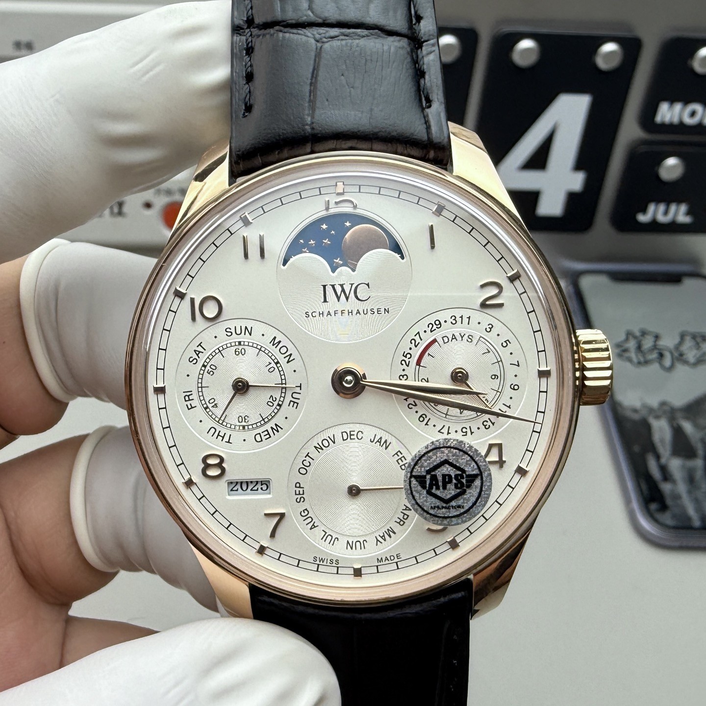 APS  l 52610 무브먼트 l 44.2 mm l 포르투기저 퍼페추얼 캘린더 IW503312