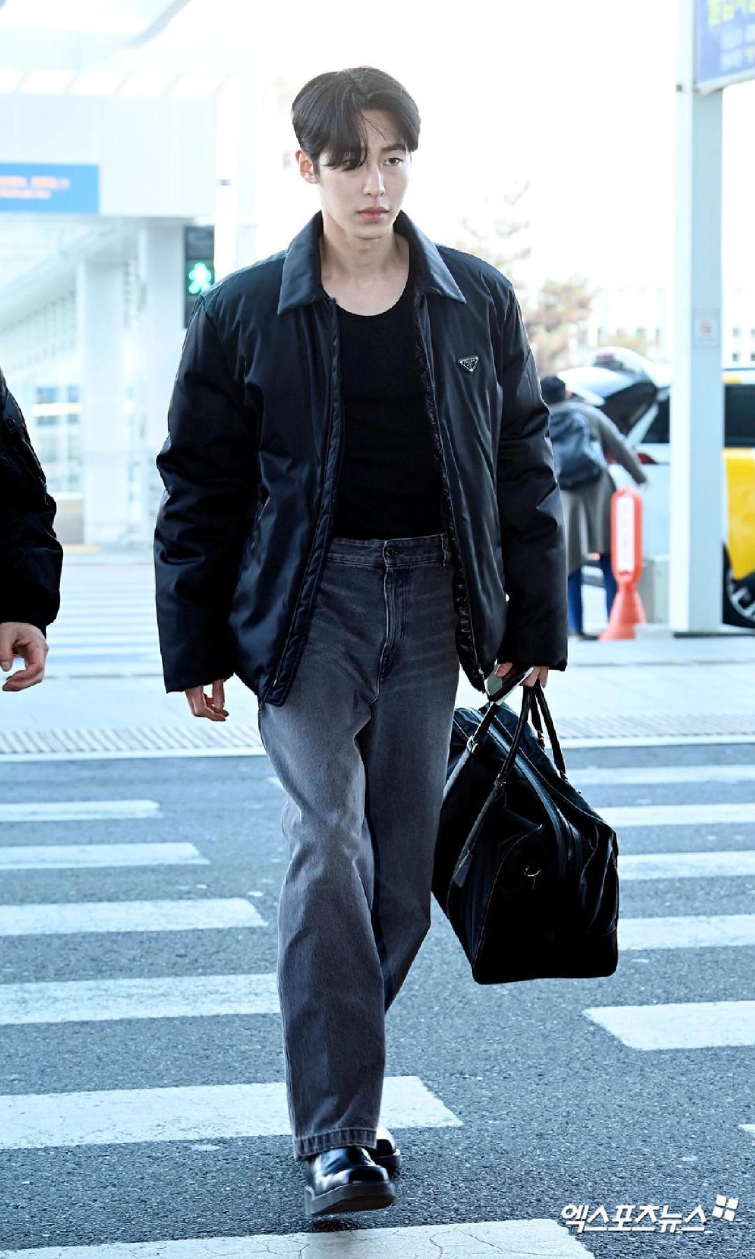 프라다 리나일론 다운 자켓