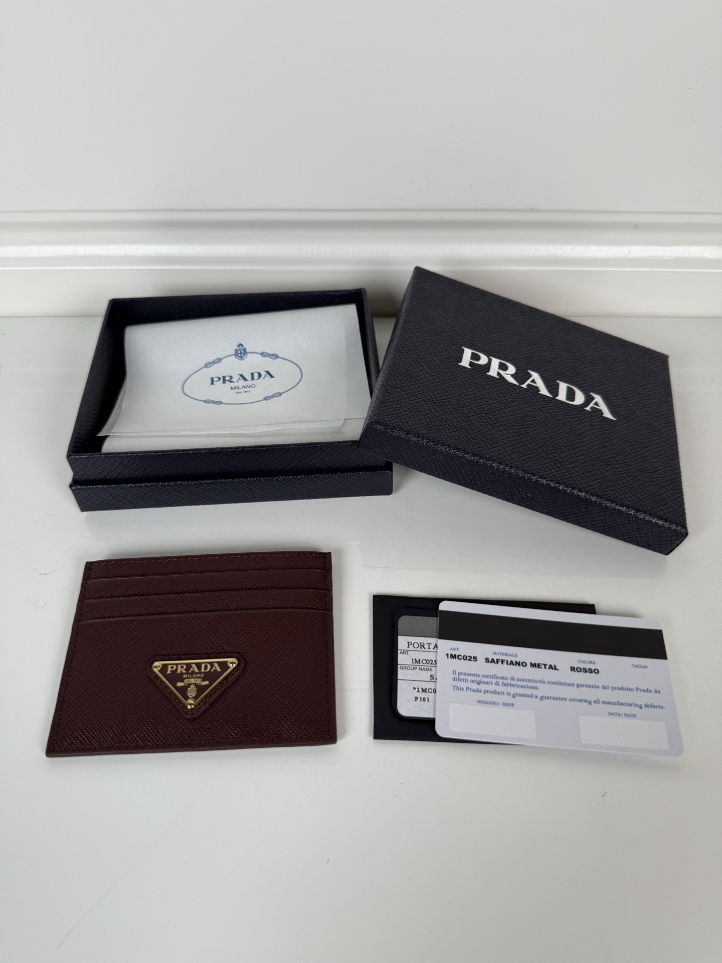 프라다삼각 로고 사피아노 레더 카드 지갑