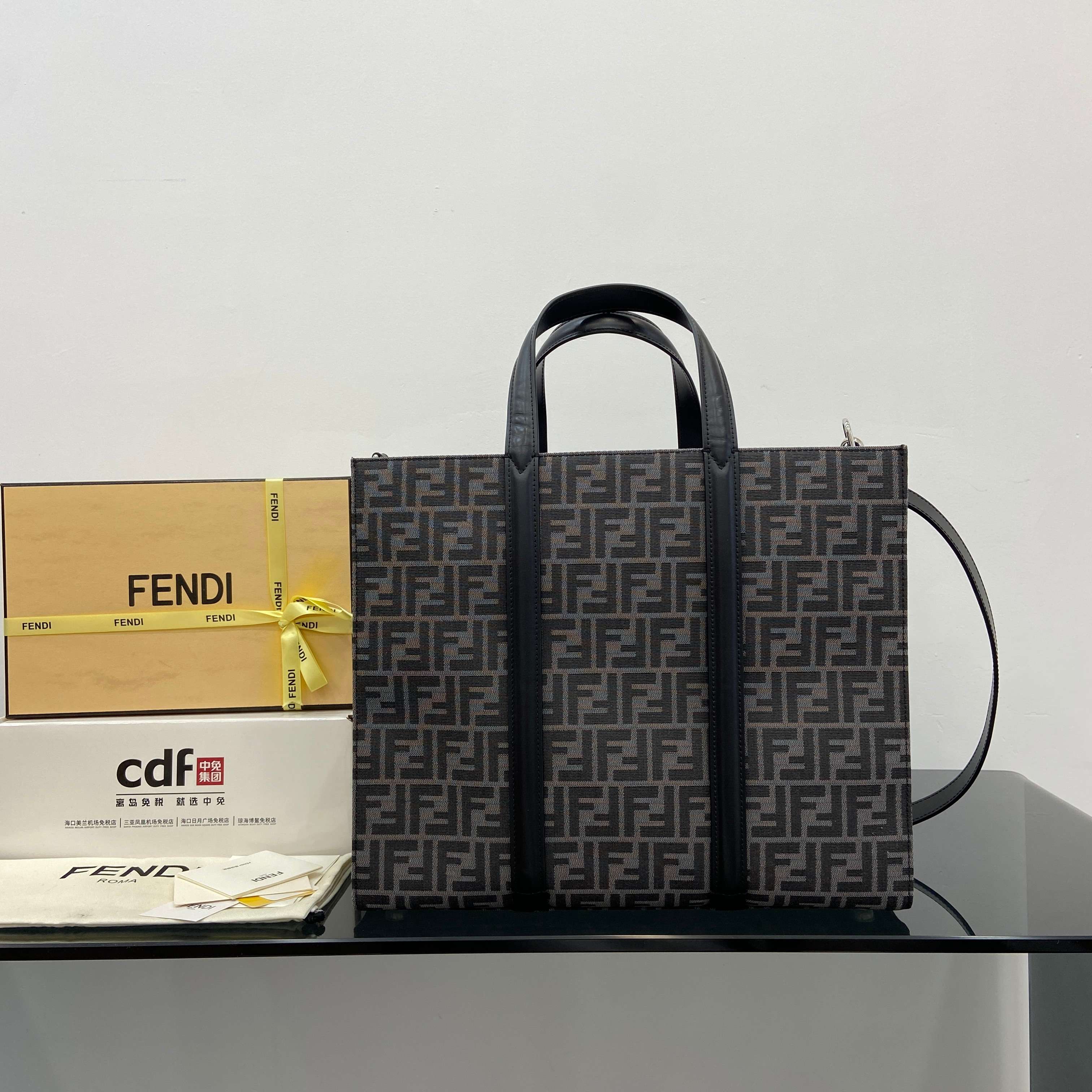 펜디 FF 자카드 패브릭 쇼퍼백 멀티컬러  40*20*35