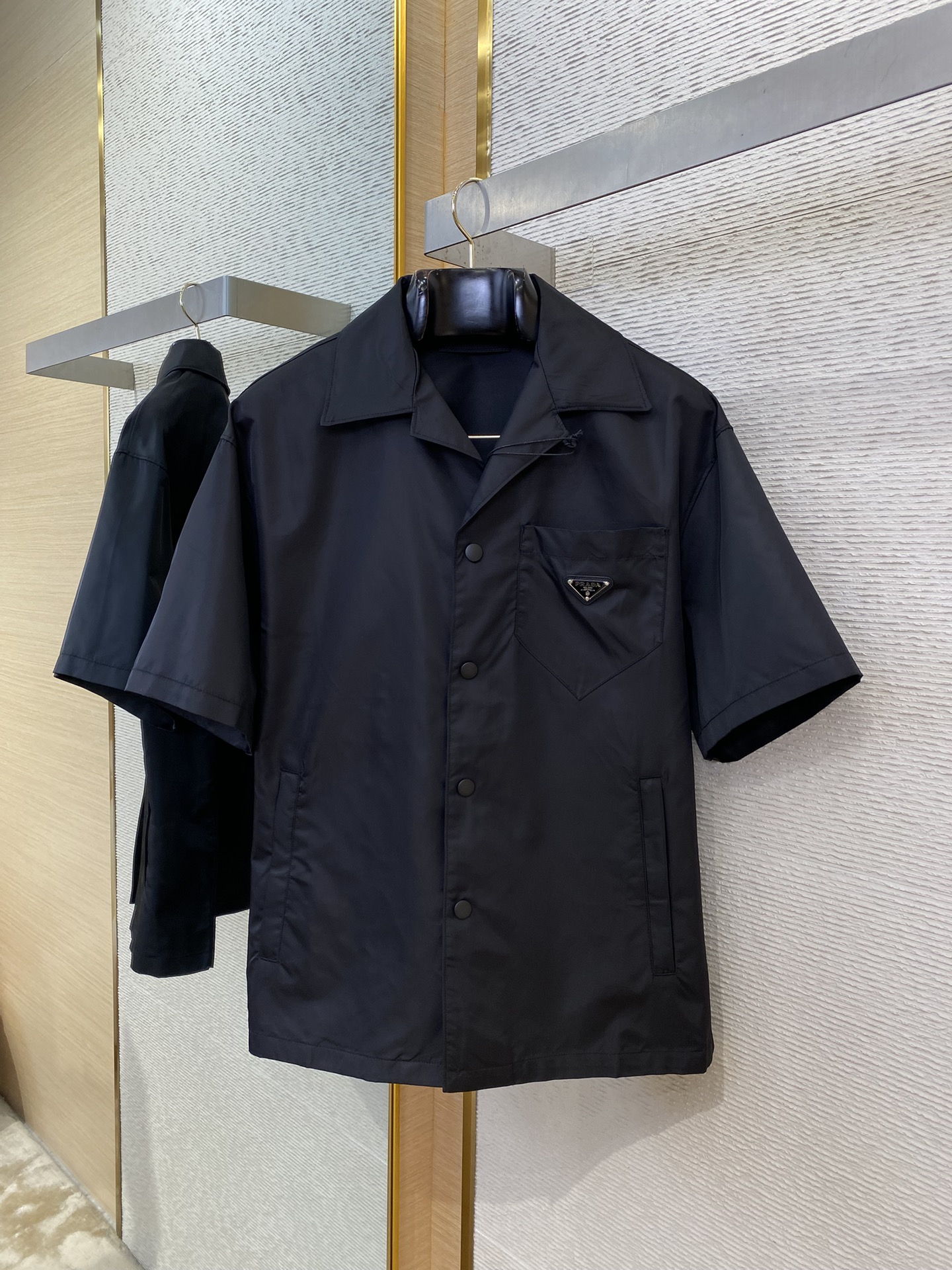 프라다 리나일론 반팔 셔츠 SC449