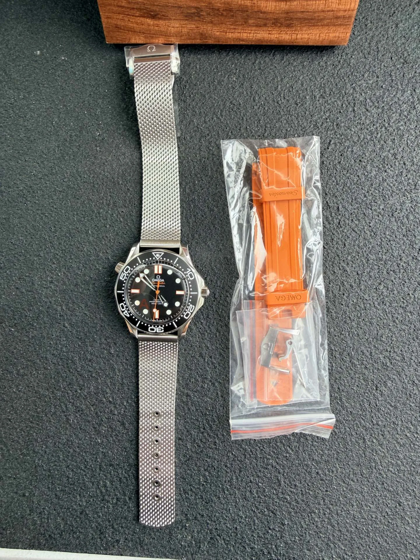 VS | 8806 무브먼트｜42mm l 오메가 씨마스터 다이버 300M