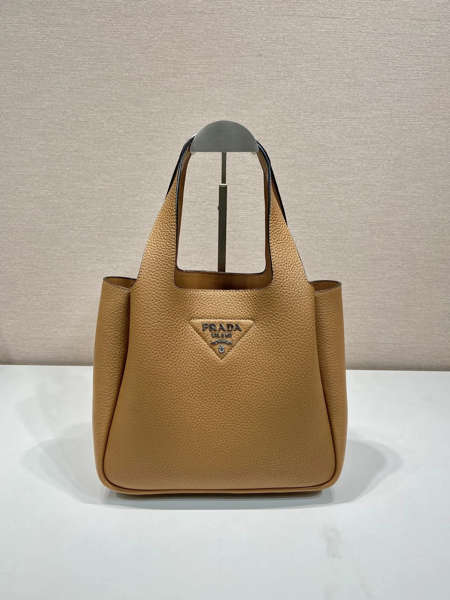 프라다 비텔로 레더 토트백  1BG335 25x21.5x14cm