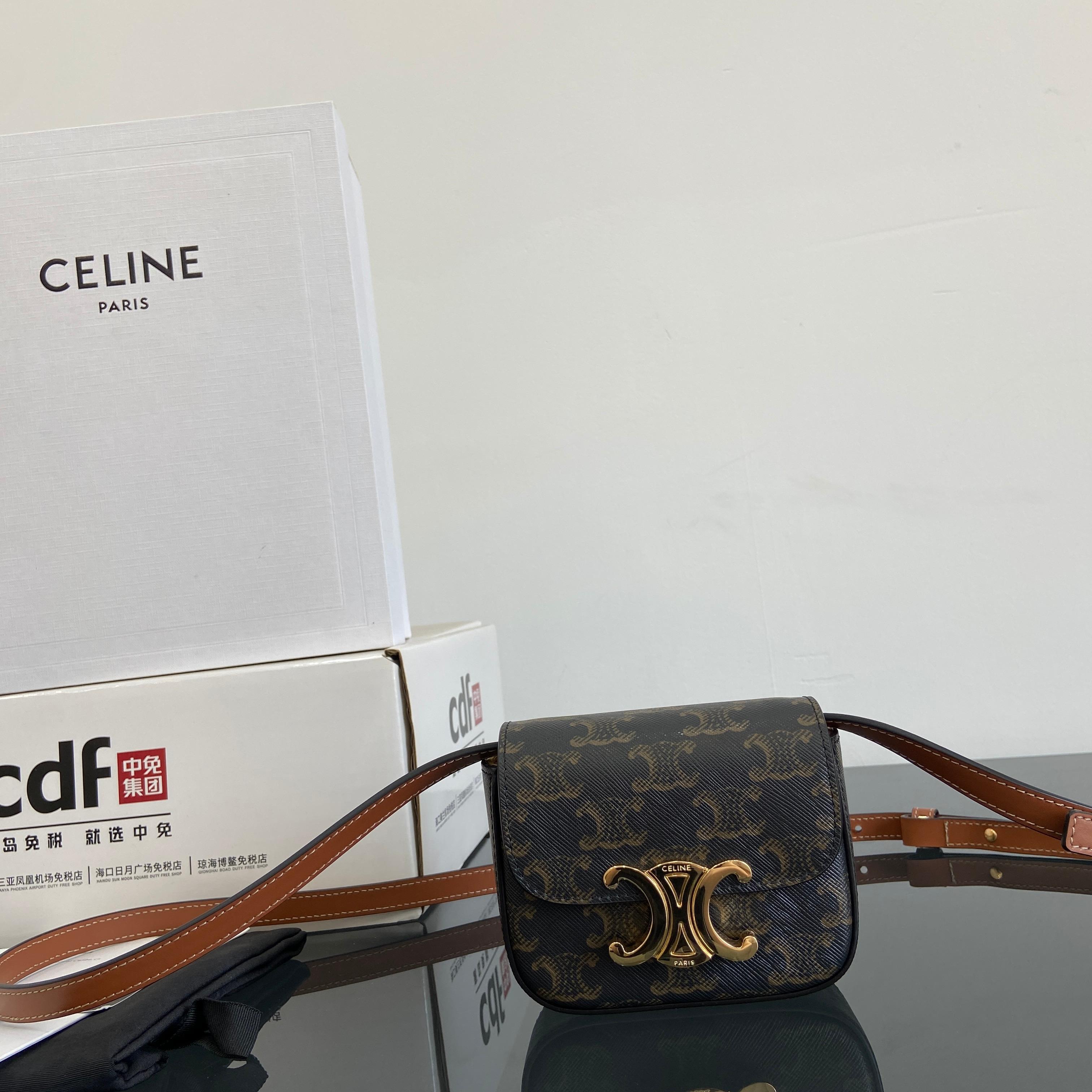 셀린느 클로드 미니 트리옹프 크로스백  11×4×8cm