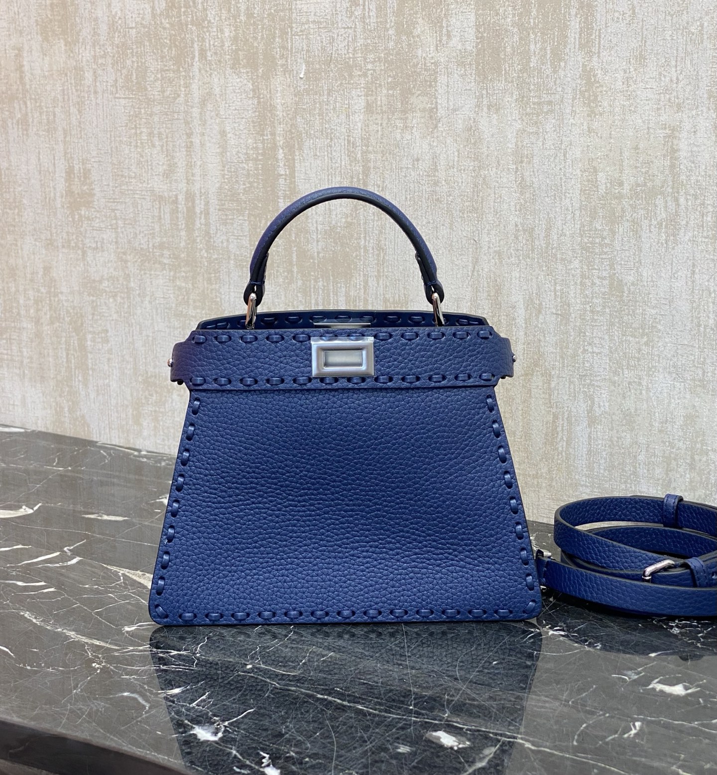 FENDI 미니 peekaboo petite  20x15.5x11cm