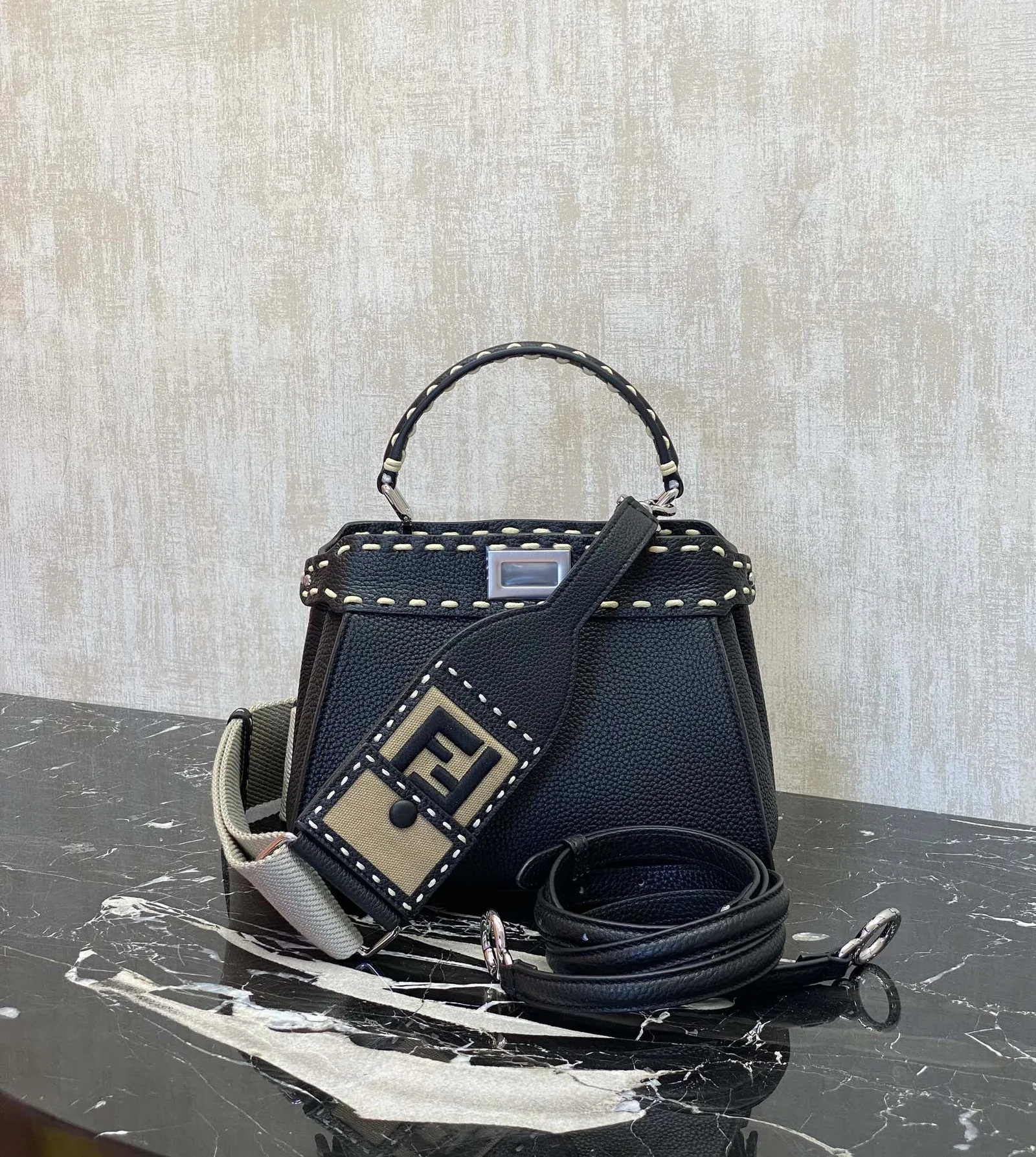 FENDI 미니 피카부  18 X11 X 23 cm