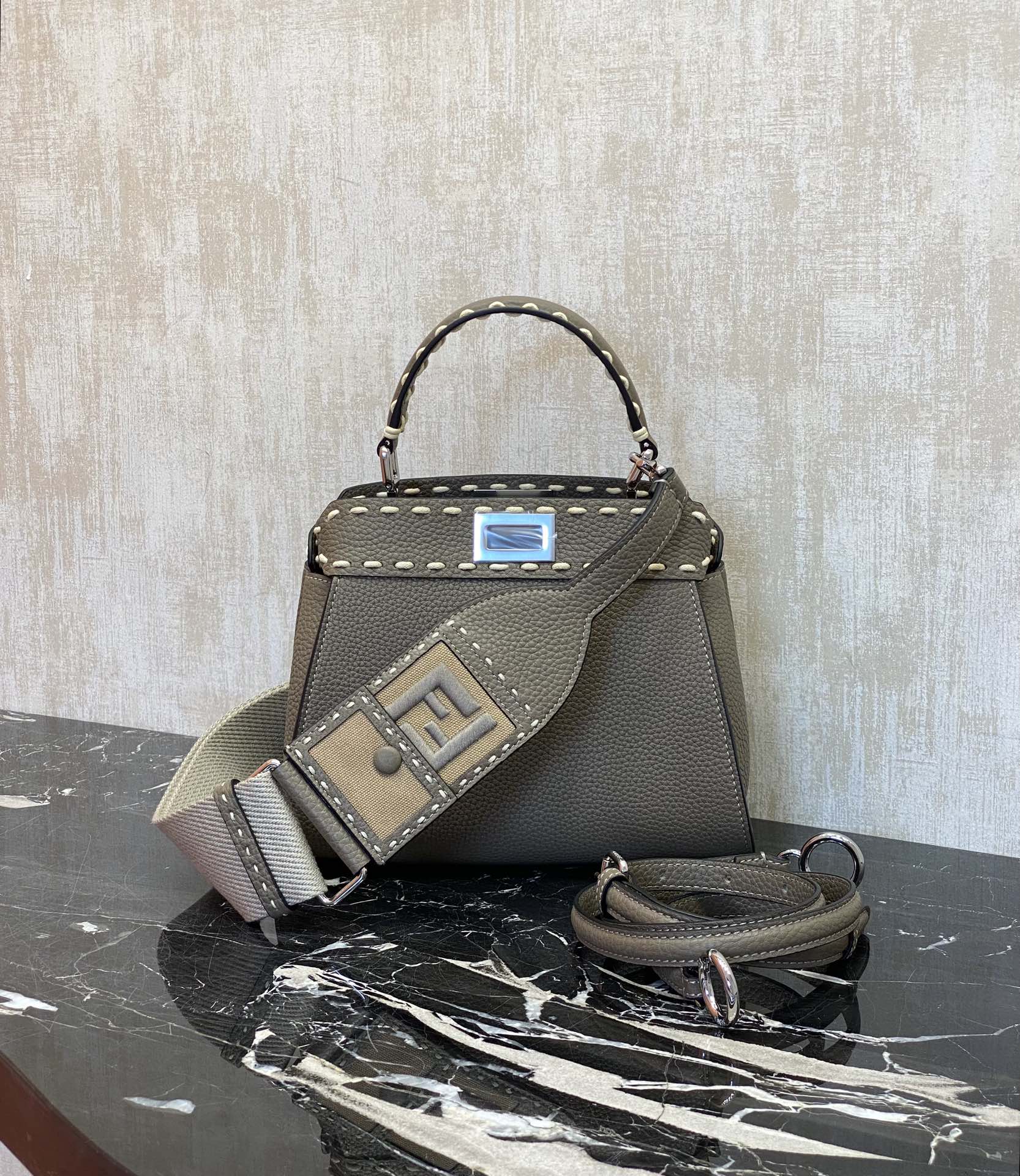 FENDI 미니 피카부  18 X11 X 23 cm