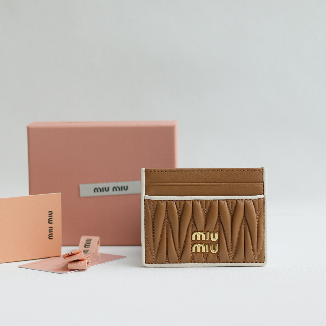 미우미우 로고 레터링 카드홀더