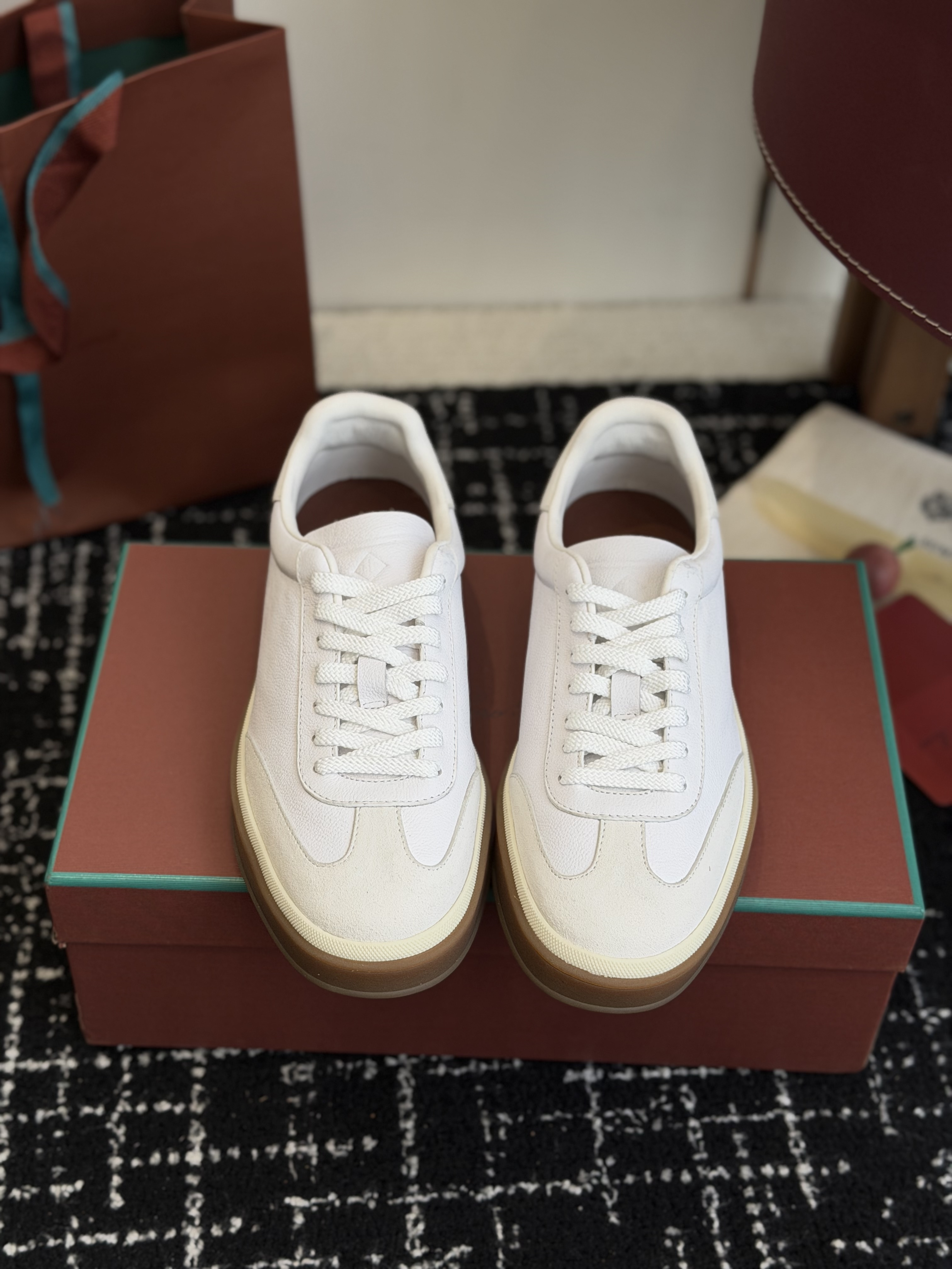 로로피아* 레더 스니커즈