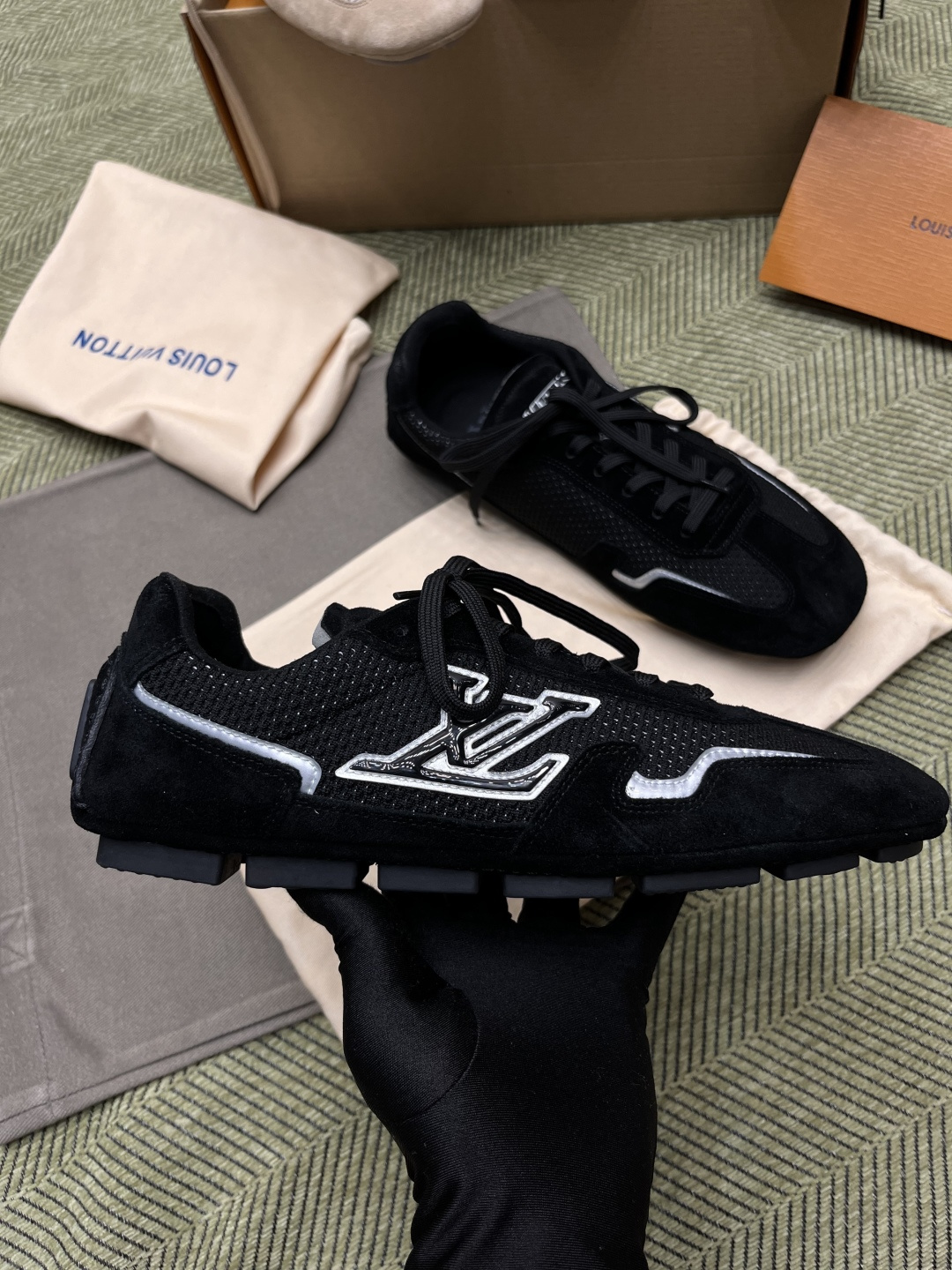 루이비통 Rally 스니커즈