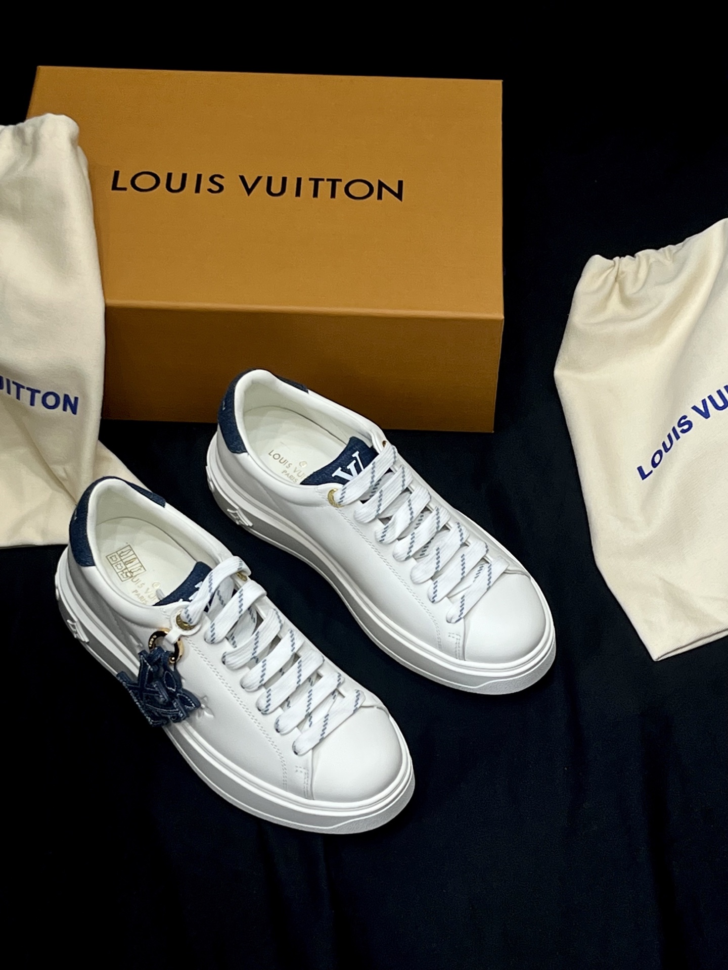 루이비통 타임아웃 스니커즈