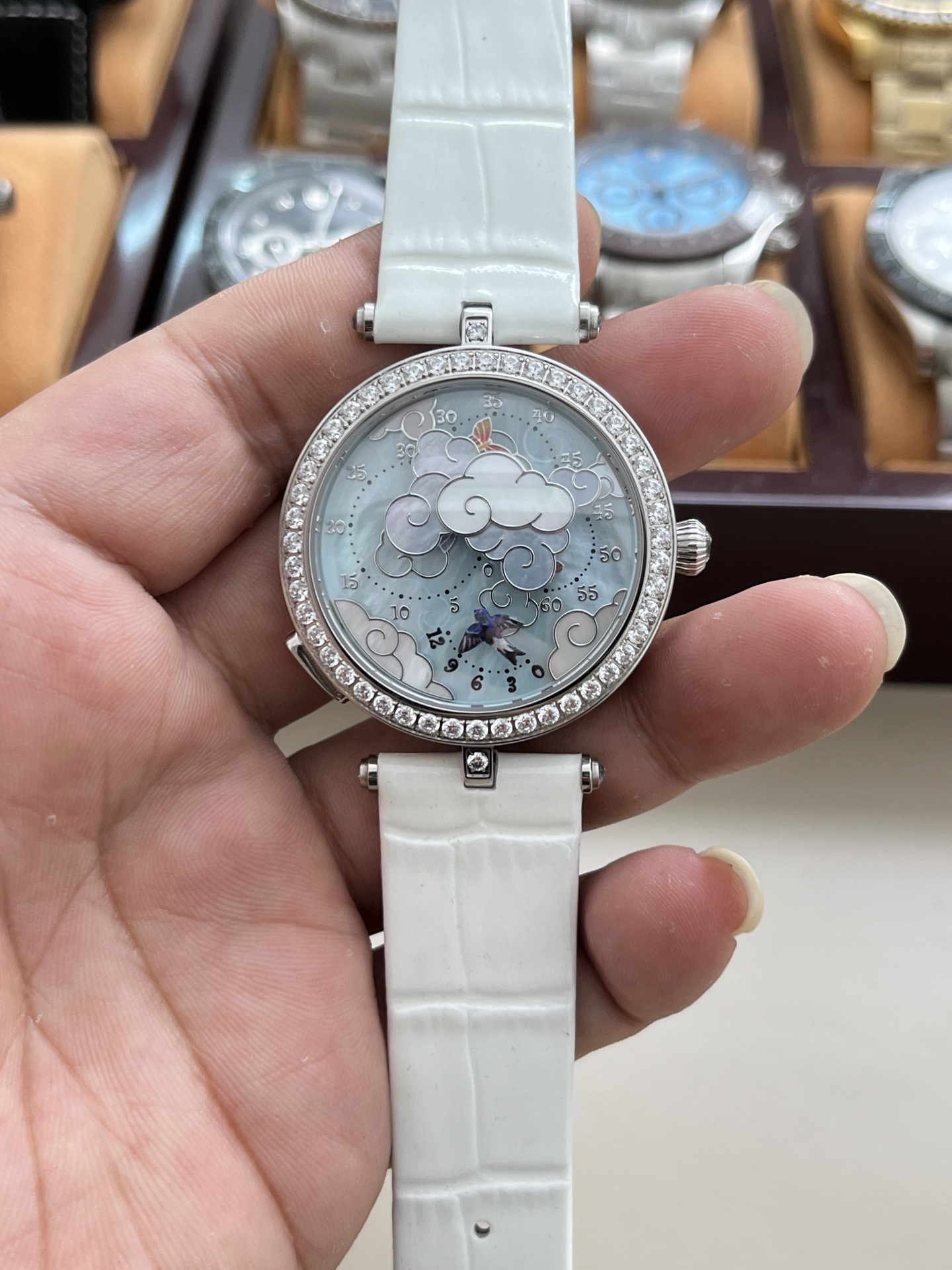 Van Cleef and Arpels 반클리프 아펠의 레이디 아펠 롱 드 데 빠삐옹 워치 38mm