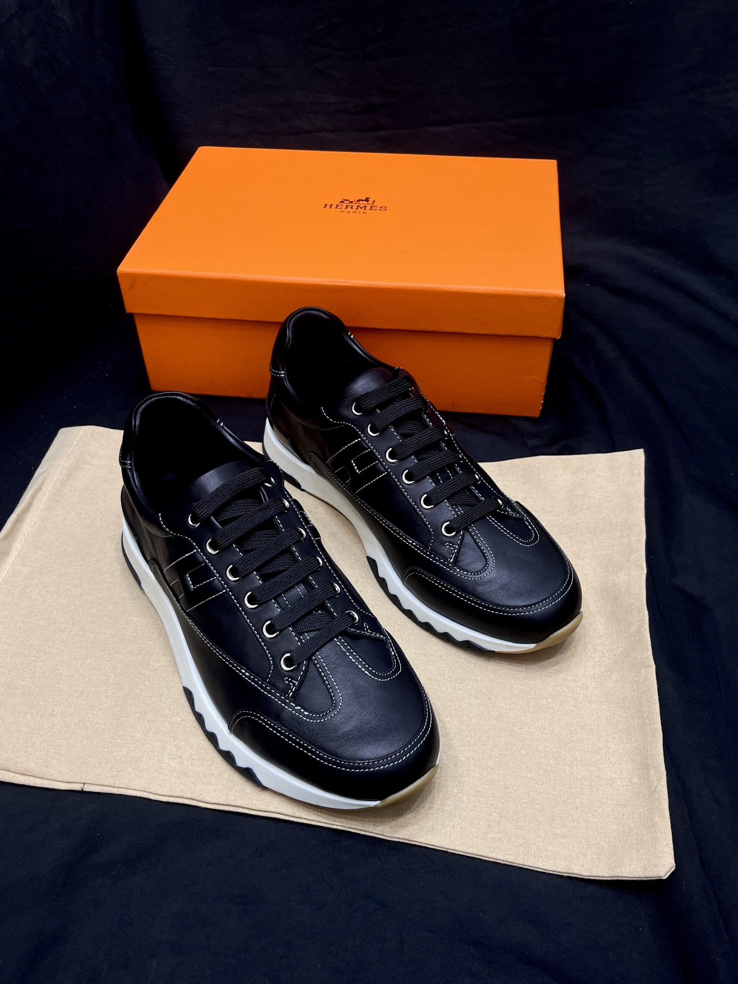 에르메스 트레일 스니커즈