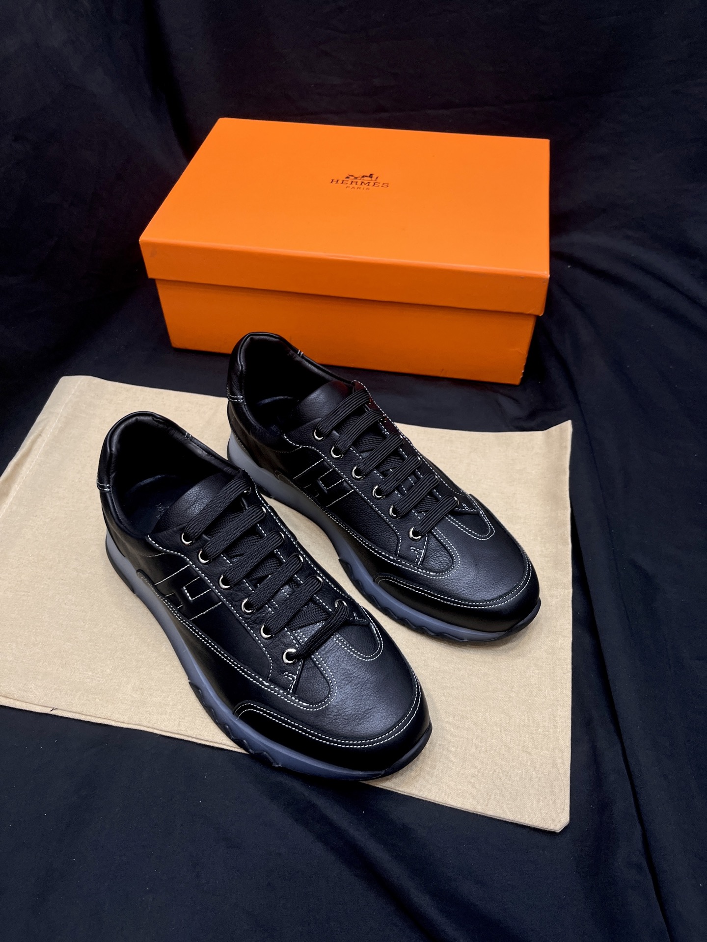 에르메스 트레일 스니커즈