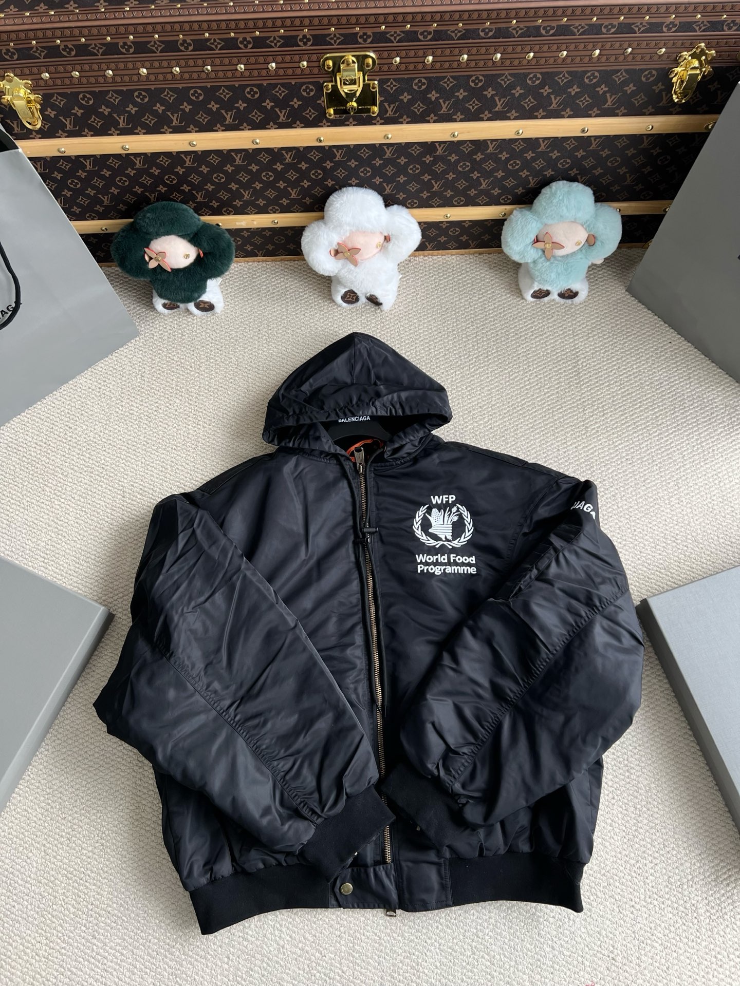 발렌시아가 WFP 라이트 후드 봄버 자켓