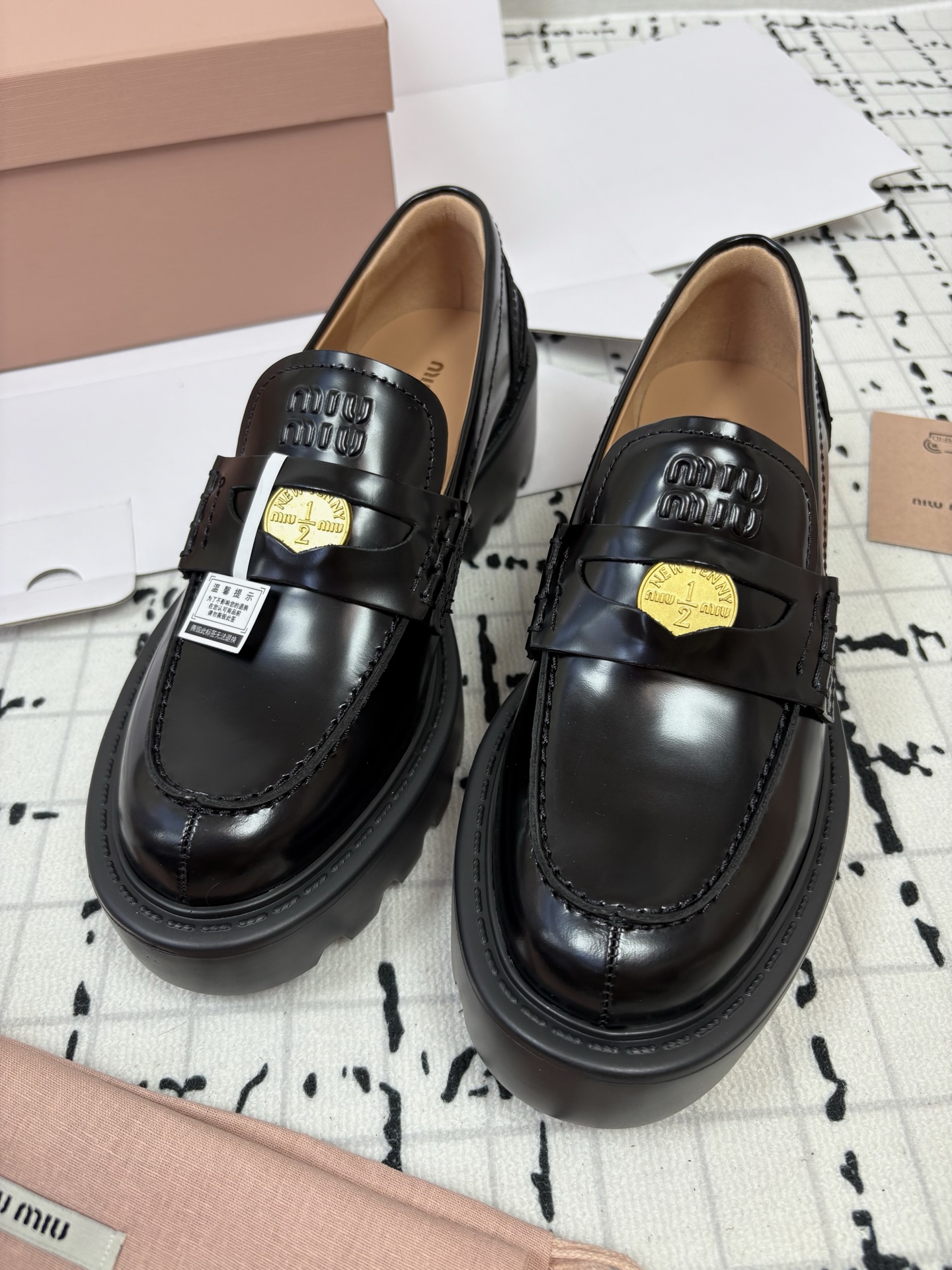 miumiu 가죽 페니 로퍼