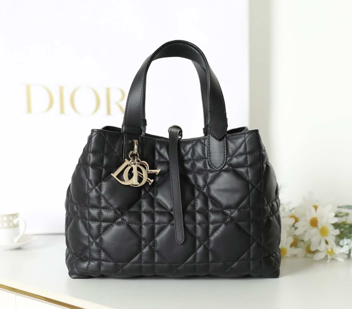 디올 Toujours 미디엄 백28.5 x 21.5 x 19 cm