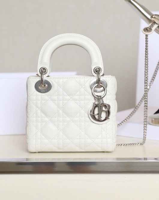 디올 Lady Dior  mini 17*15*7cm