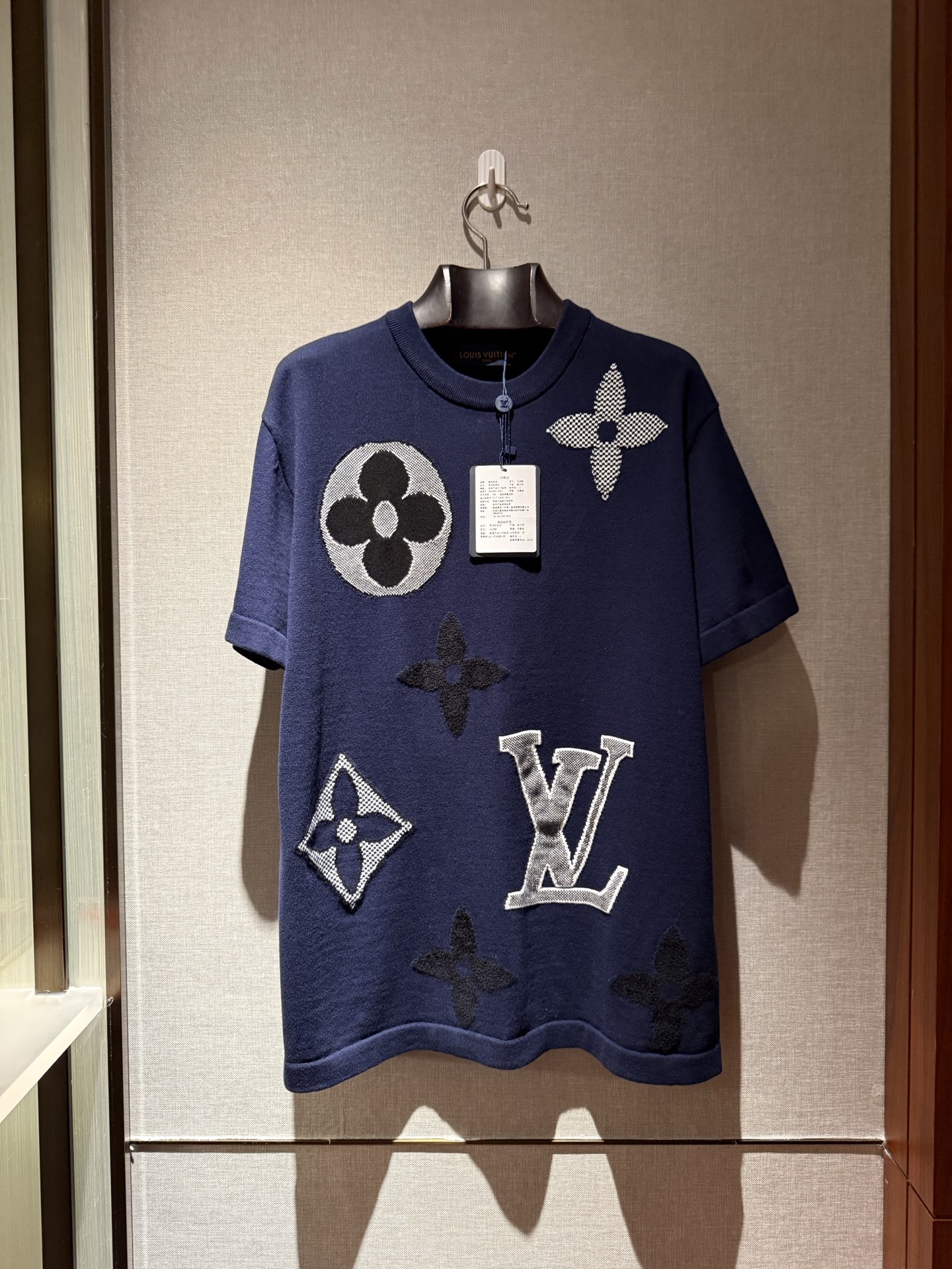 루이비통 모노그램 쇼트 슬리브드 니티드 크루넥 비컨 1AJBW9