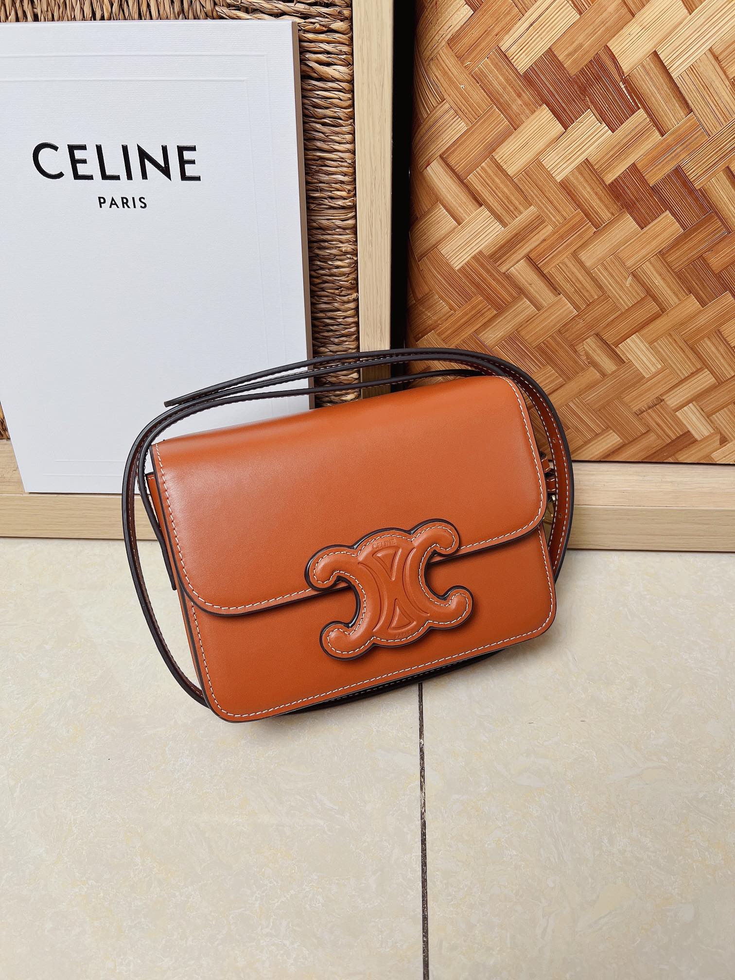 셀린느 퀴르 트리오페 숄더백 199223BFN  18.5-14-8