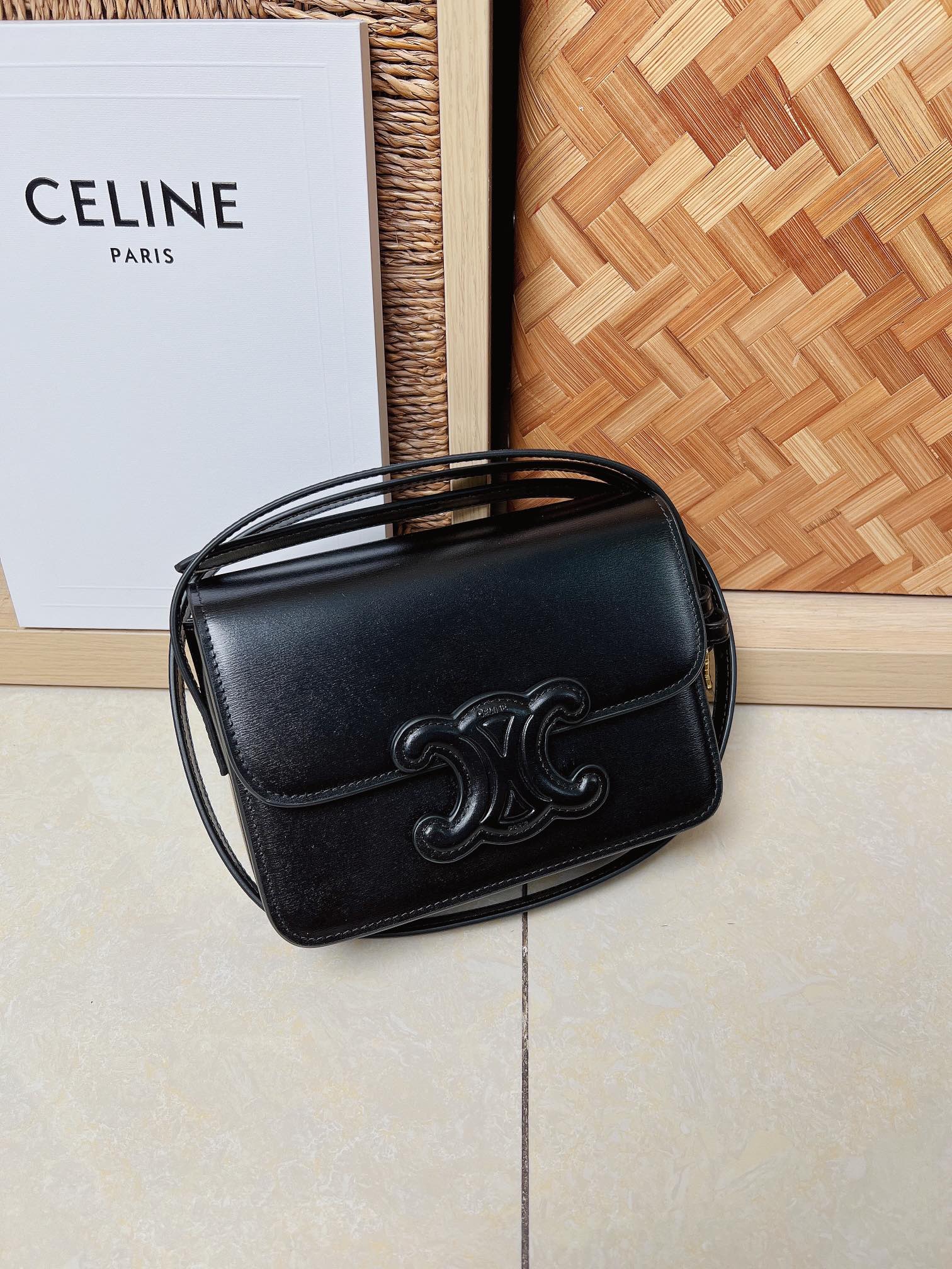 셀린느 퀴르 트리오페 숄더백 199223BFN  18.5-14-8