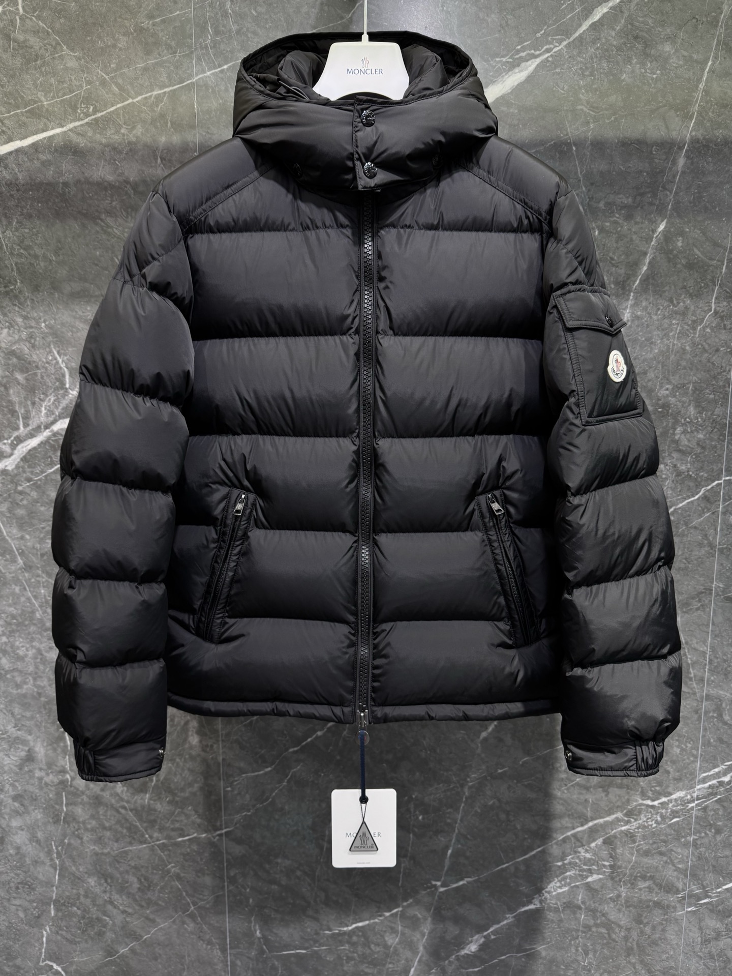Moncler Maya 매트 쇼트 다운 재킷