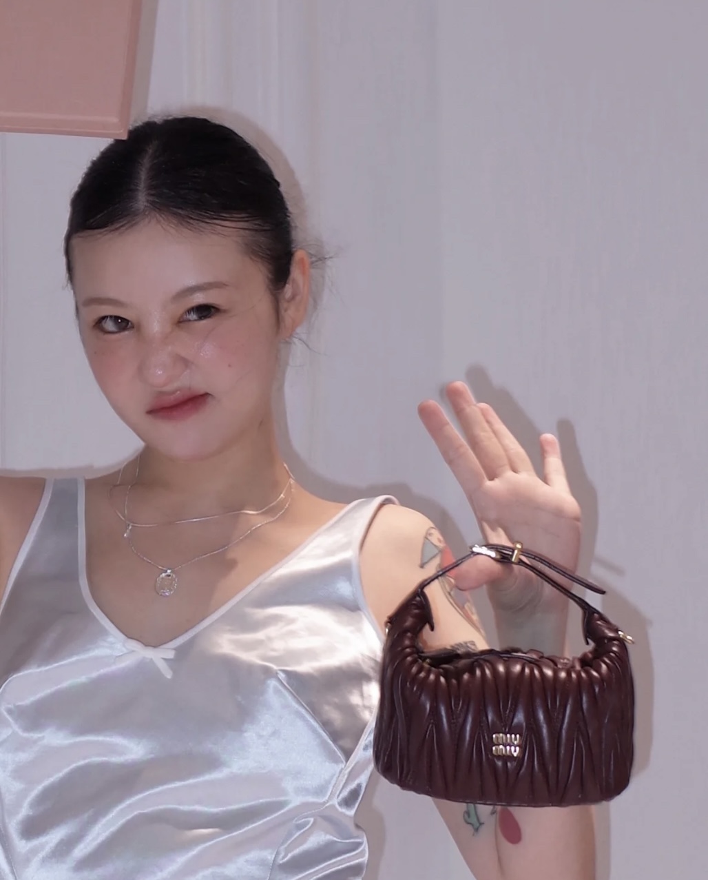 Miu Miu 미니 마틀라세 토트 백  16x  9x  12cm