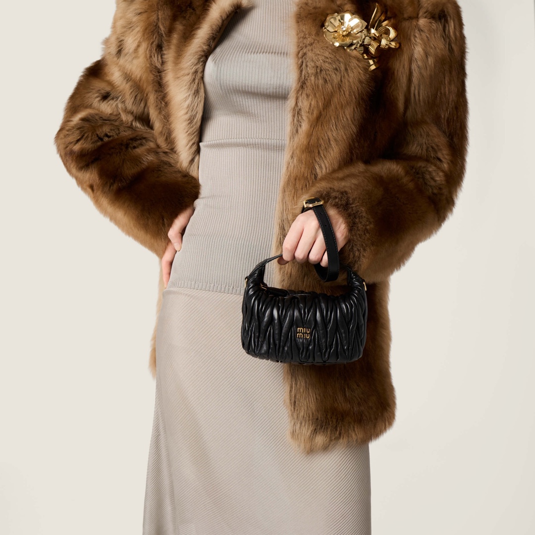 Miu Miu 미니 마틀라세 토트 백  16x  9x  12cm