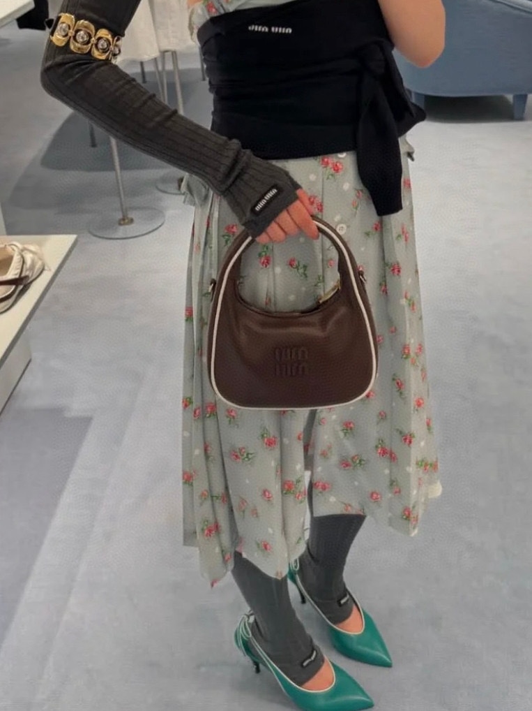 미우 미우 완더 캔버스 레더 백 베이지 브랜디   22x23x7cm