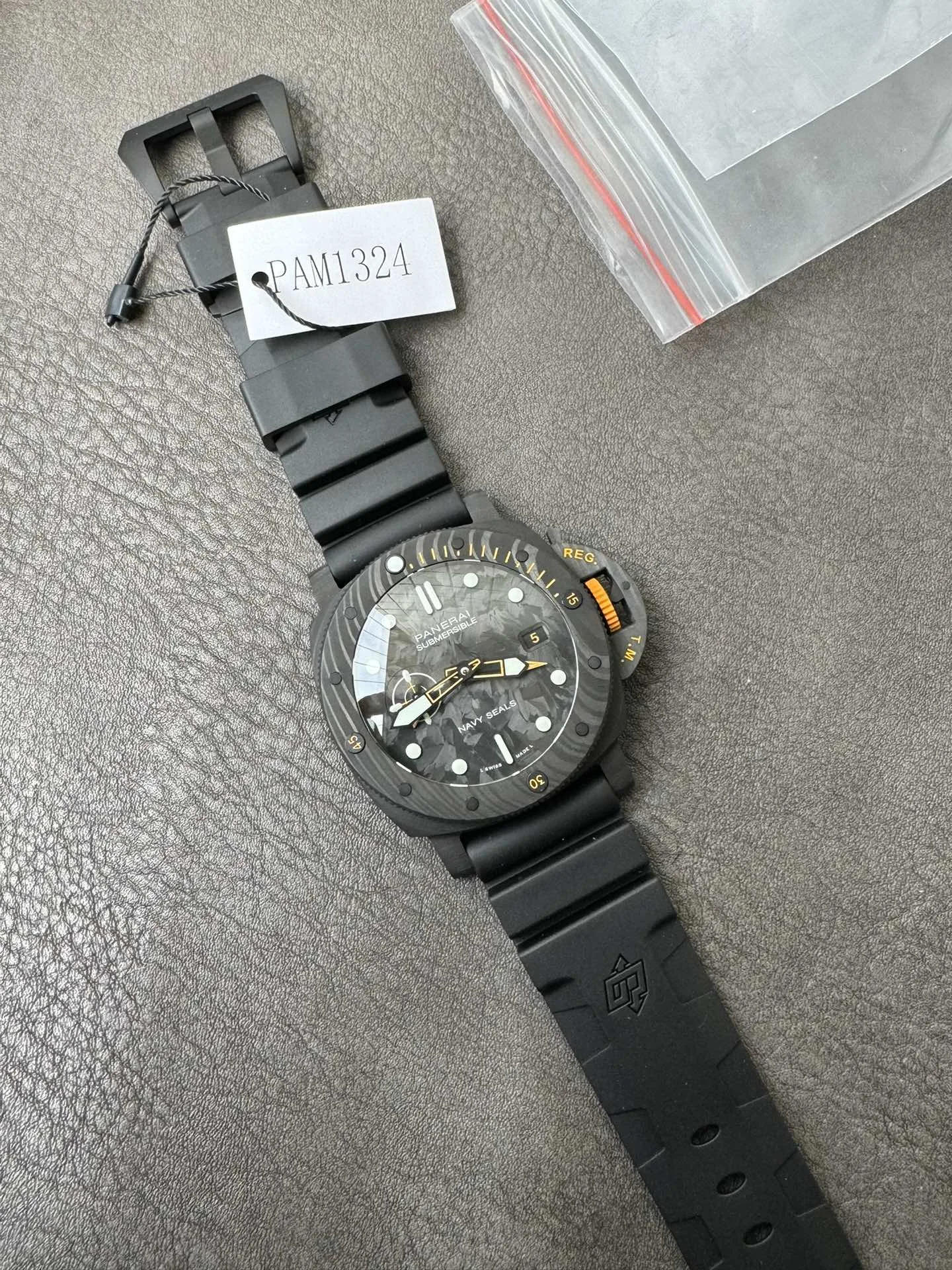 VS l  P.9000 l 44mm l Pam1324